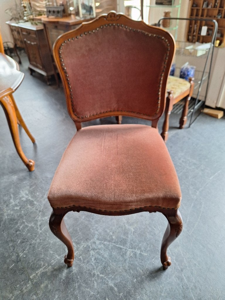 Antieke stoelenset met fluwelen bekleding en houtsnijwerk, Antiek en Kunst, Ophalen