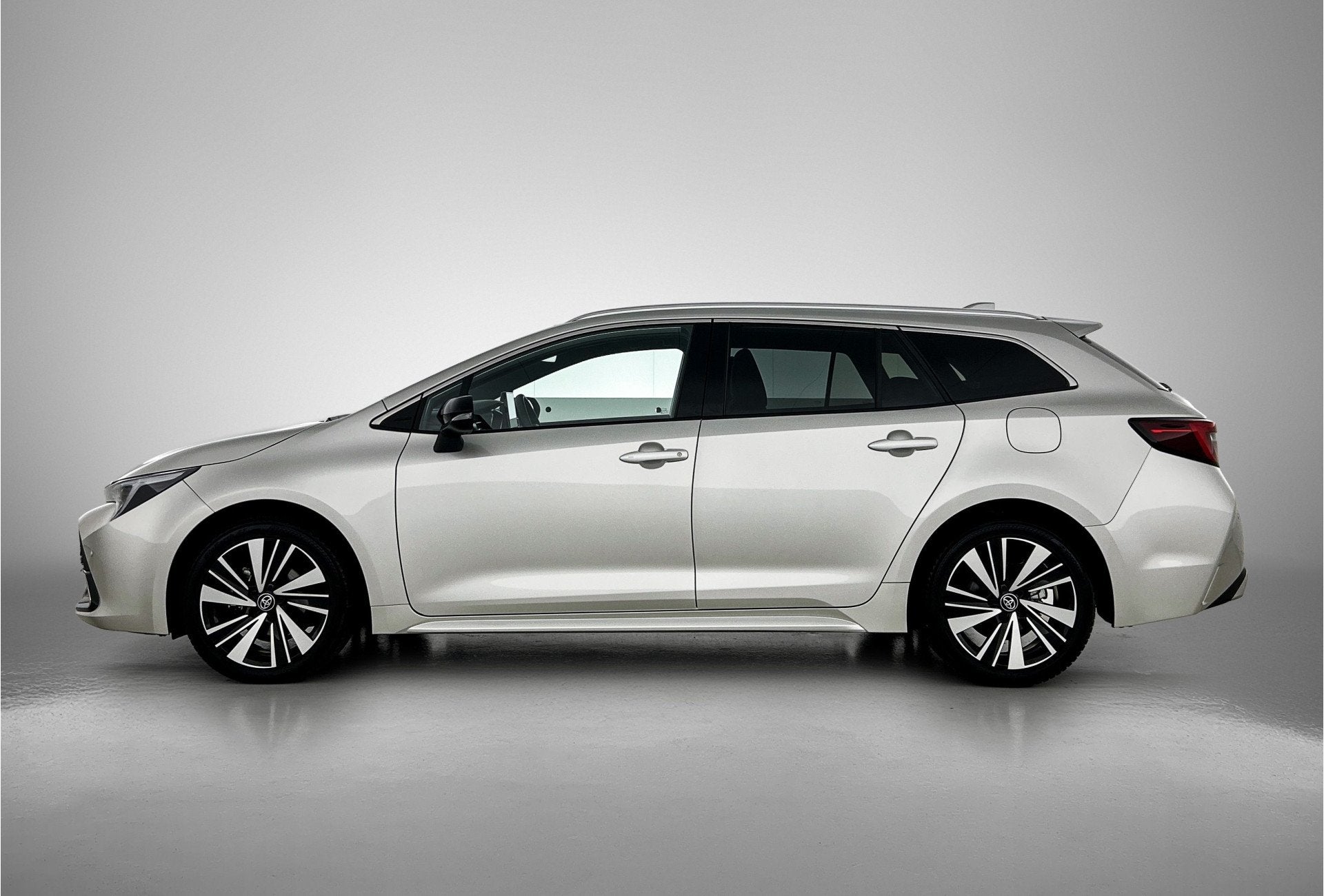 Toyota Corolla Touring Sports Hybrid 140 Dynamic (bj 2025), Auto's, 450 kg, Gebruikt, 4 cilinders, Origineel Nederlands