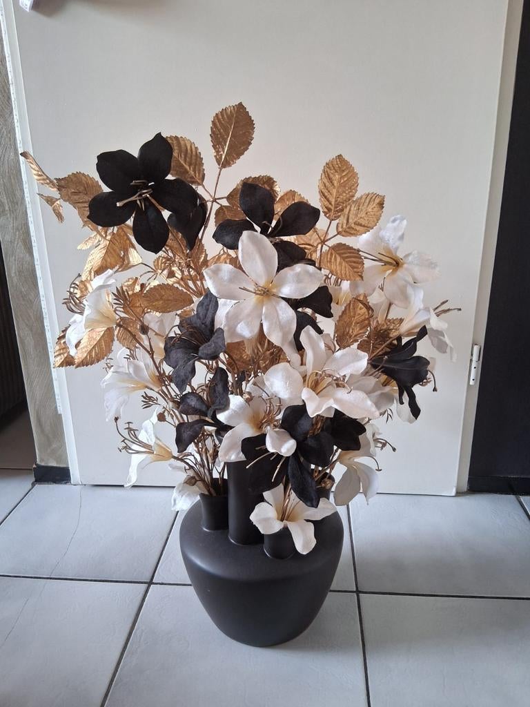 Decoratieve Bloemen in Zwart Vaas, Kunstbloem, Nieuw, Inclusief kunstbloemen, Meerkleurig