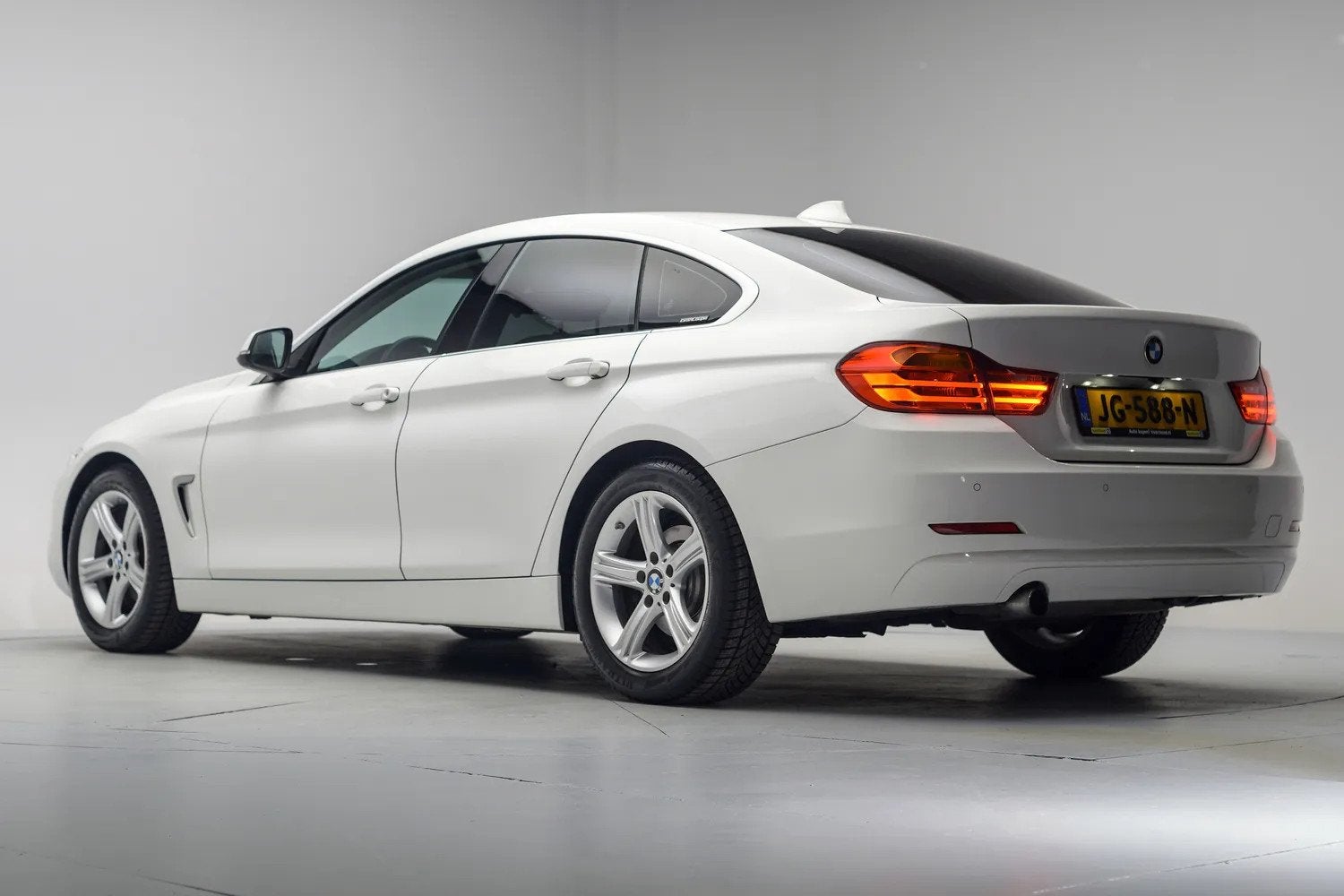 BMW 4 Serie 418i Executive Sport Aut. [ Navi Xenon PDC Clima, Auto's, Automaat, Dealer onderhouden, 136 pk, Gebruikt