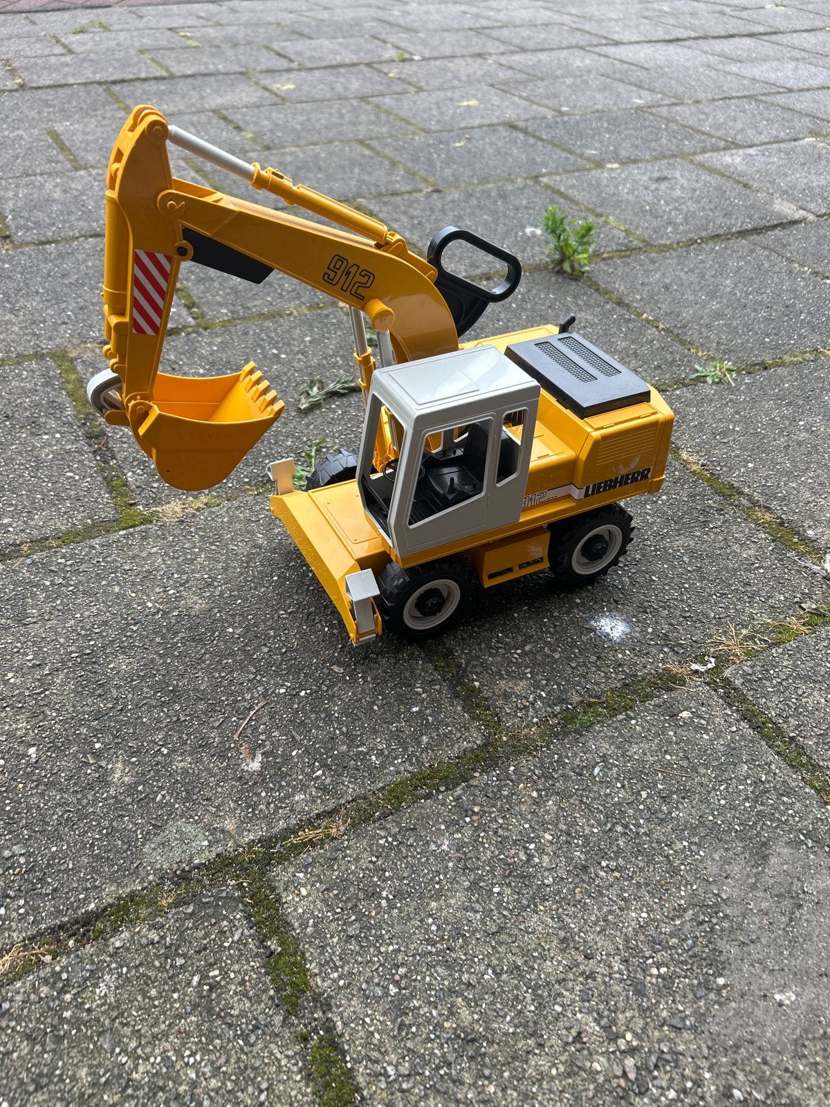 Liebherr 912 Speelgoed Graafmachine - Geel, Ophalen of Verzenden, Gebruikt