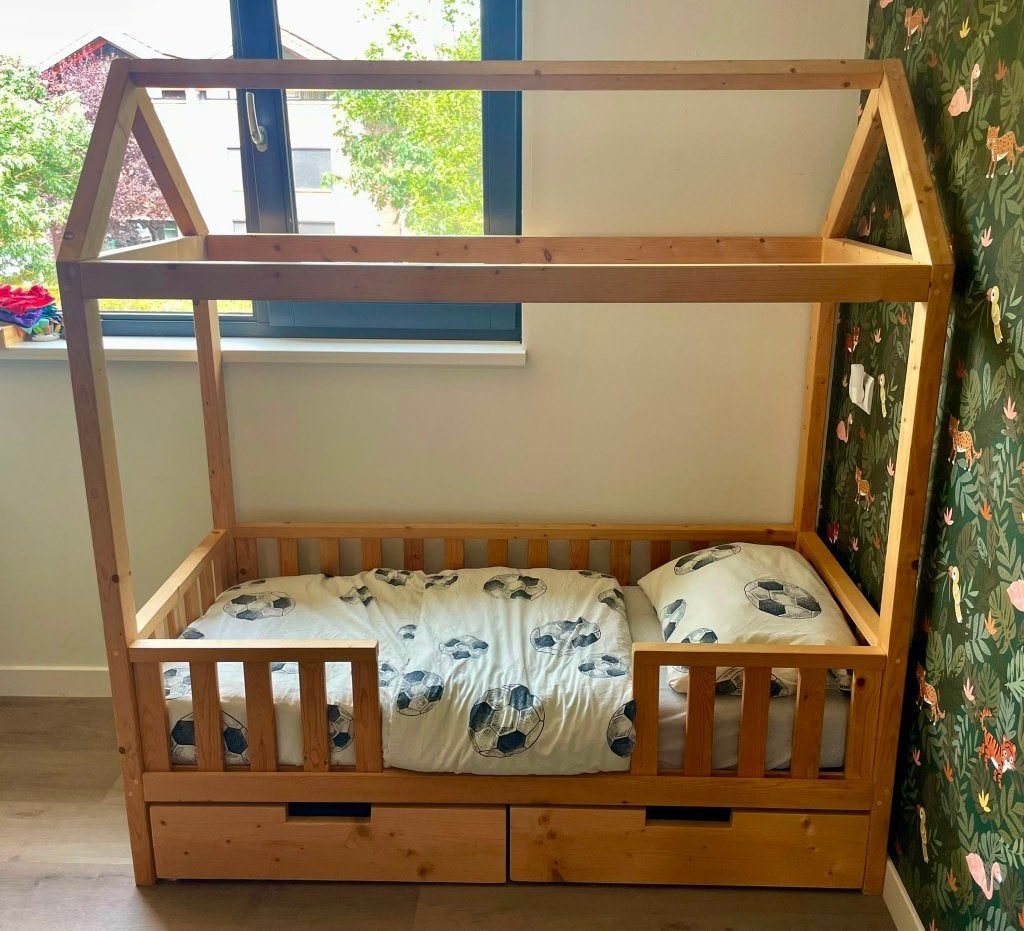 Houten kinderbed (huisje) met lades., Ophalen, 85 tot 100 cm, Gebruikt, Matras