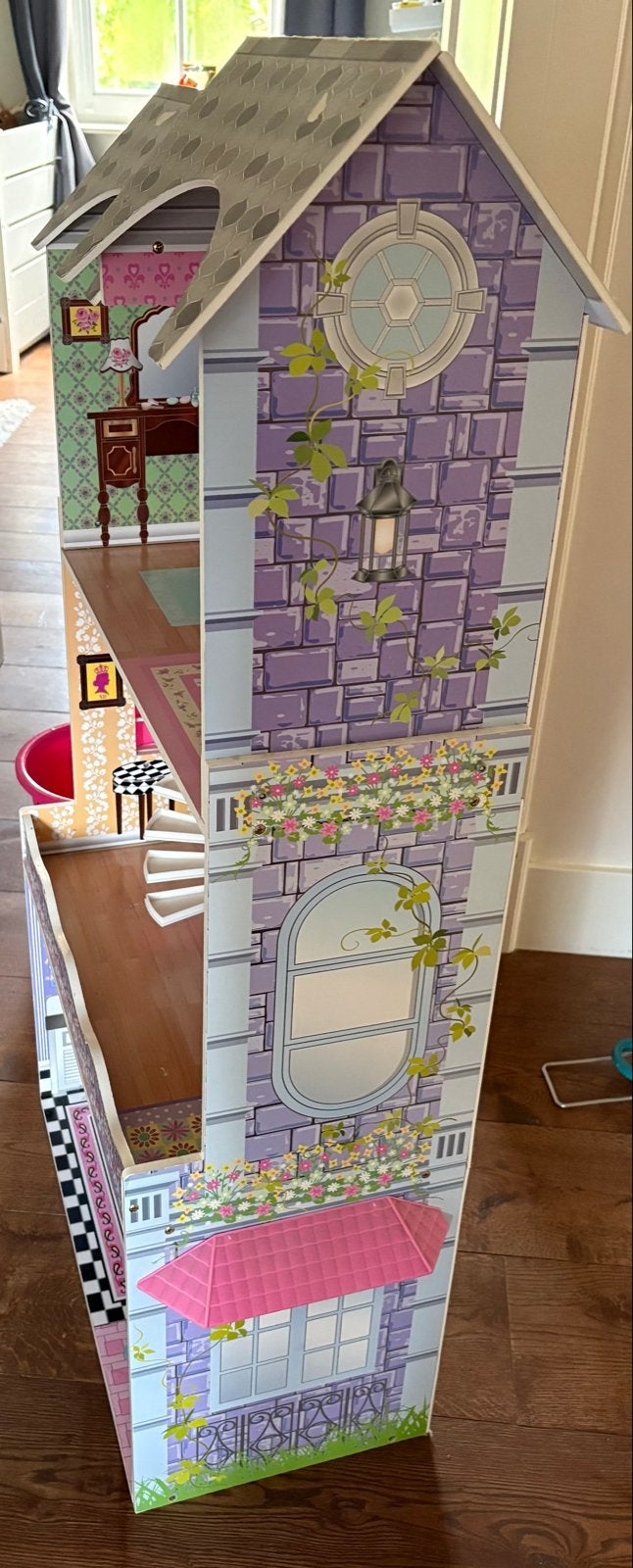 Groot en gedetailleerd poppenhuis met 3 verdiepingen, Kinderen en Baby's, Ophalen, Gebruikt, Poppenhuis