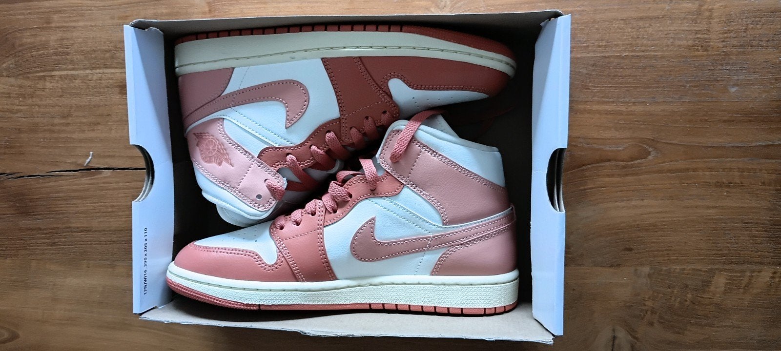 Nike Air Jordan 1 Mid WMNS 'Sail Madder Root' - Maat 39, Kleding | Dames, Schoenen, Ophalen, Nike Jordan, Nieuw, Sneakers of Gympen
