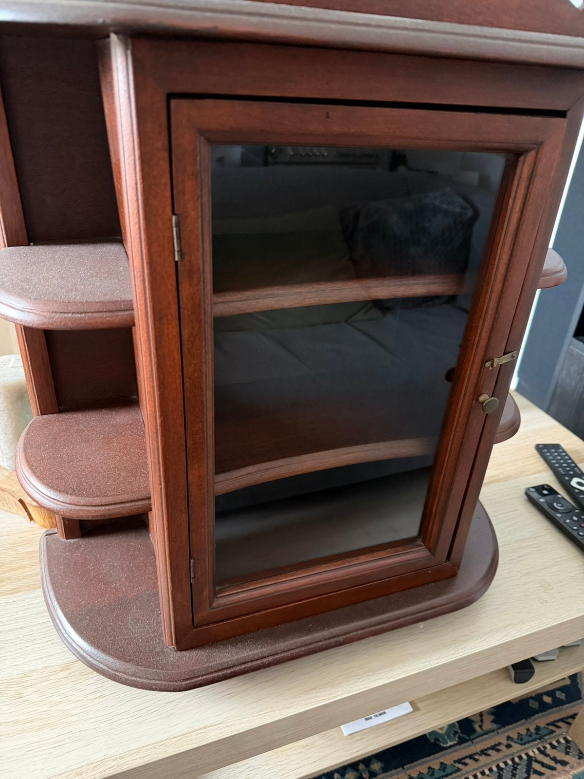 Vitrinekastje, Huis en Inrichting, Ophalen, Met deur(en), 50 tot 100 cm, Zo goed als nieuw