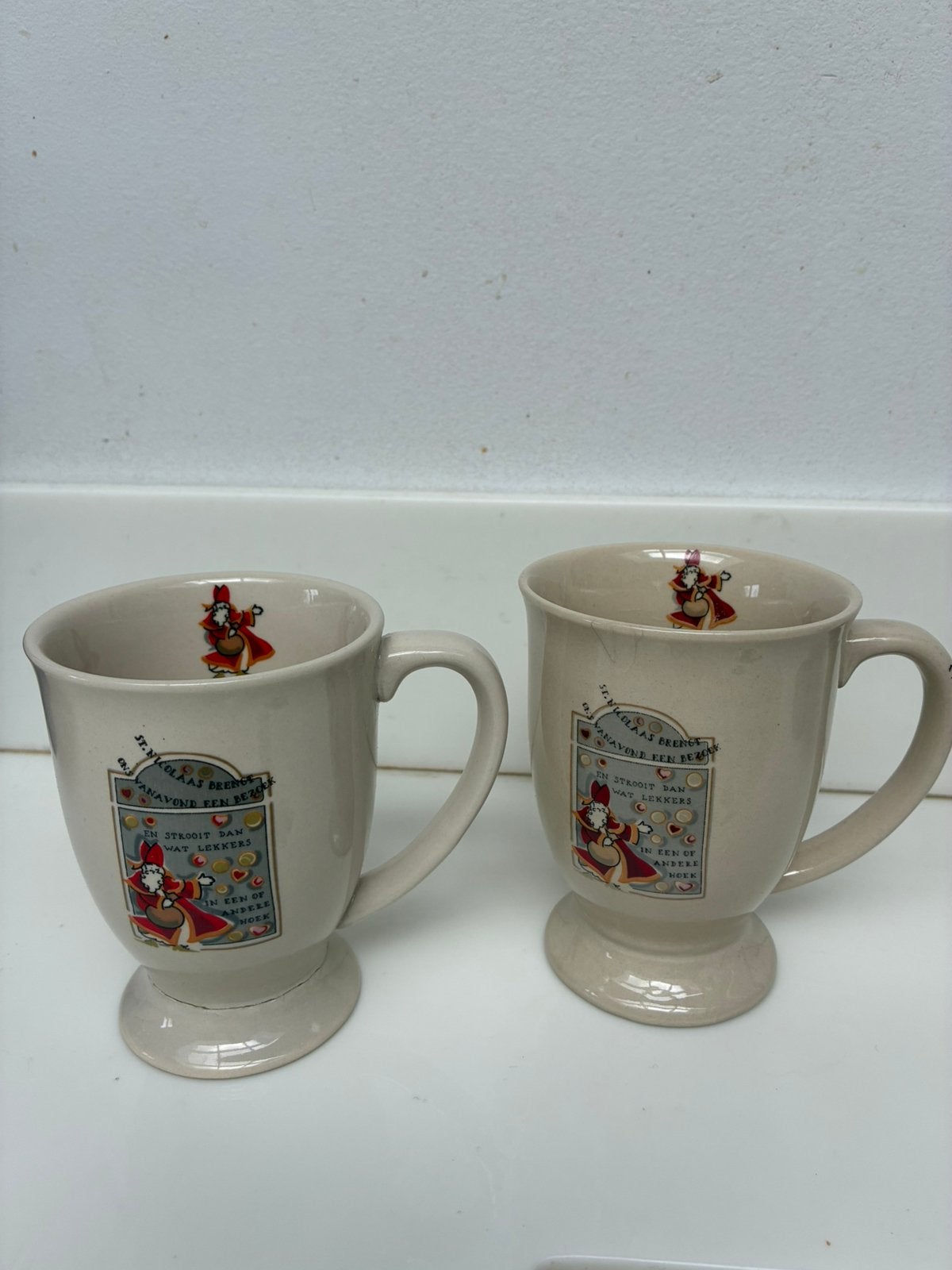 Twee Sinterklaas mokken bekers, Huis en Inrichting, Gebruikt, Ophalen of Verzenden, Overige stijlen, Kop(pen) en/of Schotel(s)
