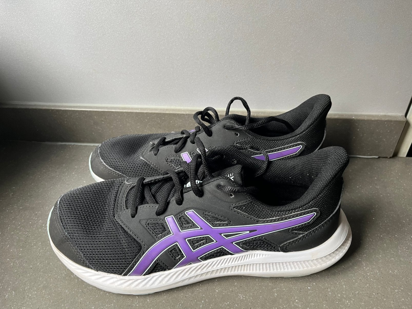 Oasics sportschoenen maat 39, Ophalen of Verzenden, Zo goed als nieuw, Sportschoenen, Zwart