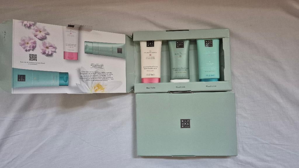 2x Rituals handverzorgings set, Sieraden, Tassen en Uiterlijk, Ophalen of Verzenden, Nieuw, Bodylotion, Crème of Olie