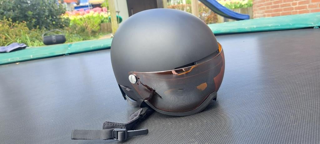 Zwarte skihelm met vizier, Sport en Fitness, Skiën en Langlaufen, Ophalen, Gebruikt, Overige typen, Overige merken