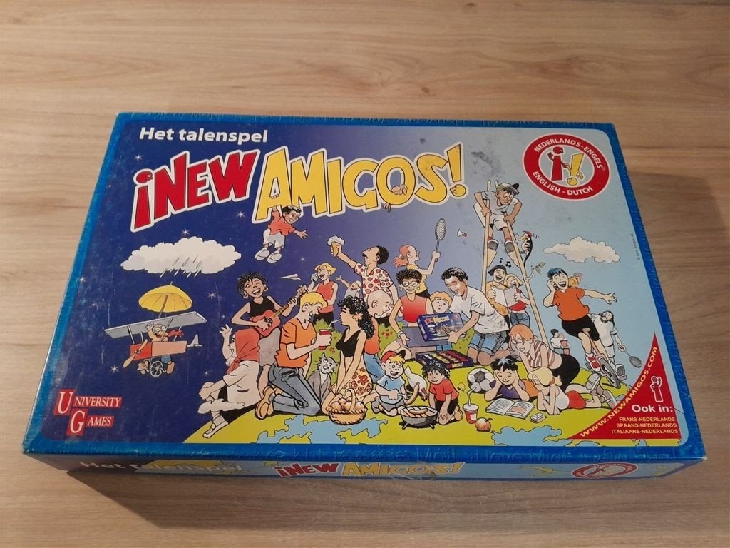 New Amigos - Het talenspel - Engels - Nederlands - s5861, Hobby en Vrije tijd, Gezelschapsspellen | Bordspellen, Verzenden, Zo goed als nieuw
