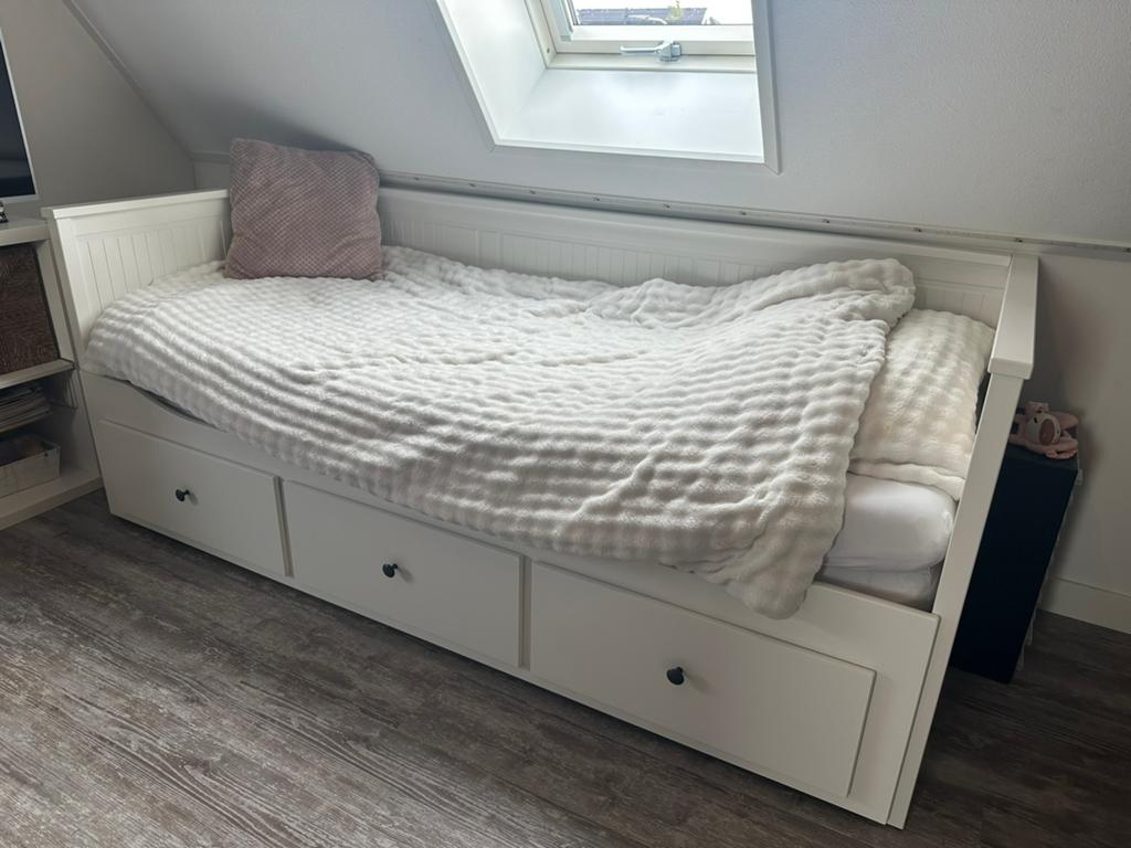 Hemnes bed bedbank ikea wit, Huis en Inrichting, Slaapkamer | Bedden, Ophalen, Verstelbaar, Wit, Zo goed als nieuw
