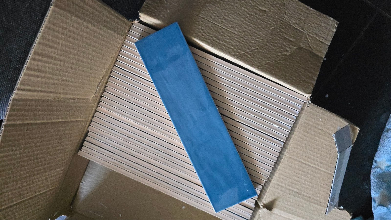 Prachtige glanzend blauwe wandtegels - 1,4m², Ophalen, Nieuw