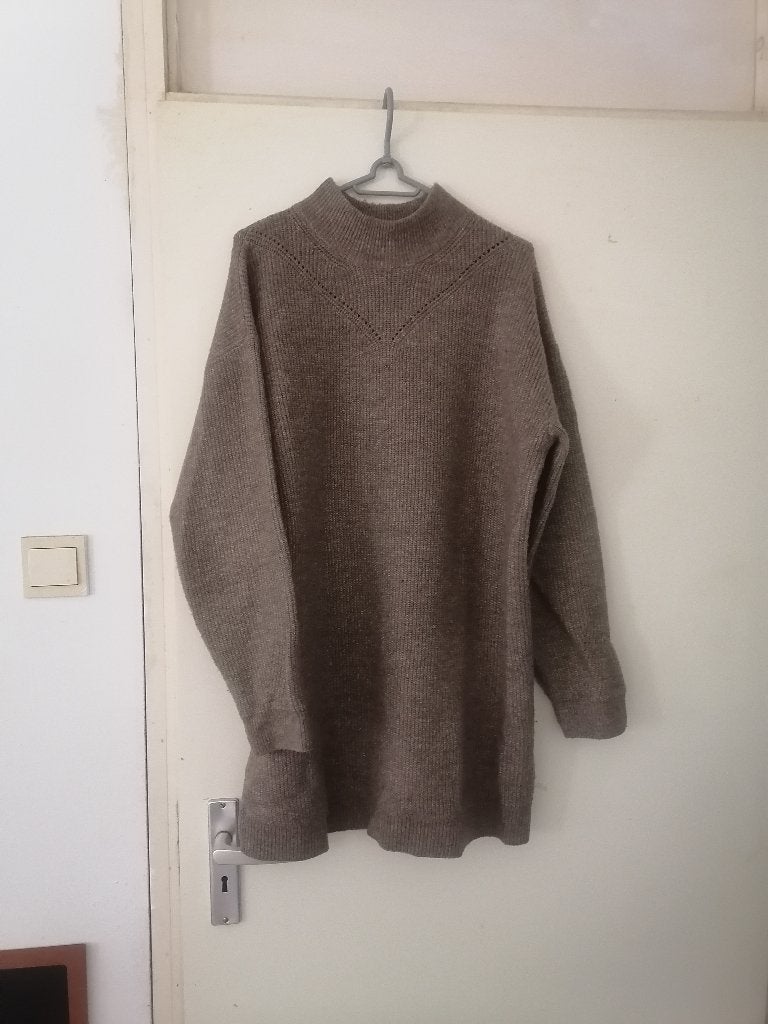 LANGE TRUI JURK TAUPE- 42/44-NIEUW, Kleding | Dames, Truien en Vesten, Ophalen of Verzenden, Nieuw, Maat 46/48 (XL) of groter