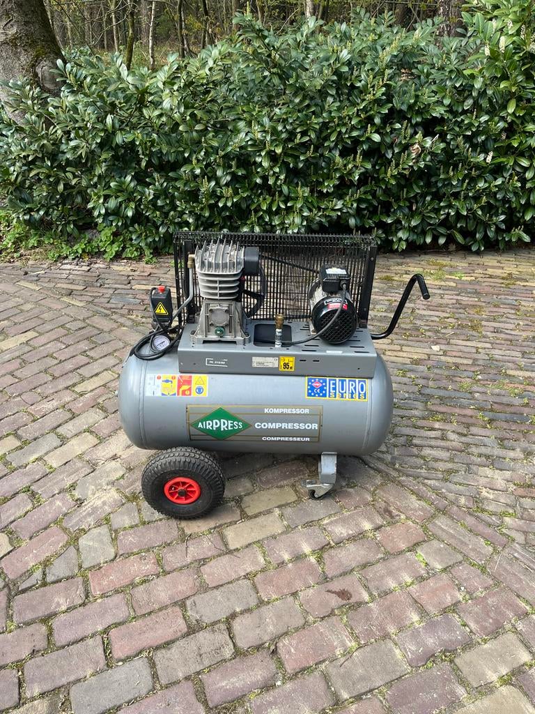 Airpress Compressor 2 PK - Krachtige en Mobiele Luchtcompres, Gebruikt, 6 tot 10 bar, Ophalen of Verzenden, 25 tot 100 liter