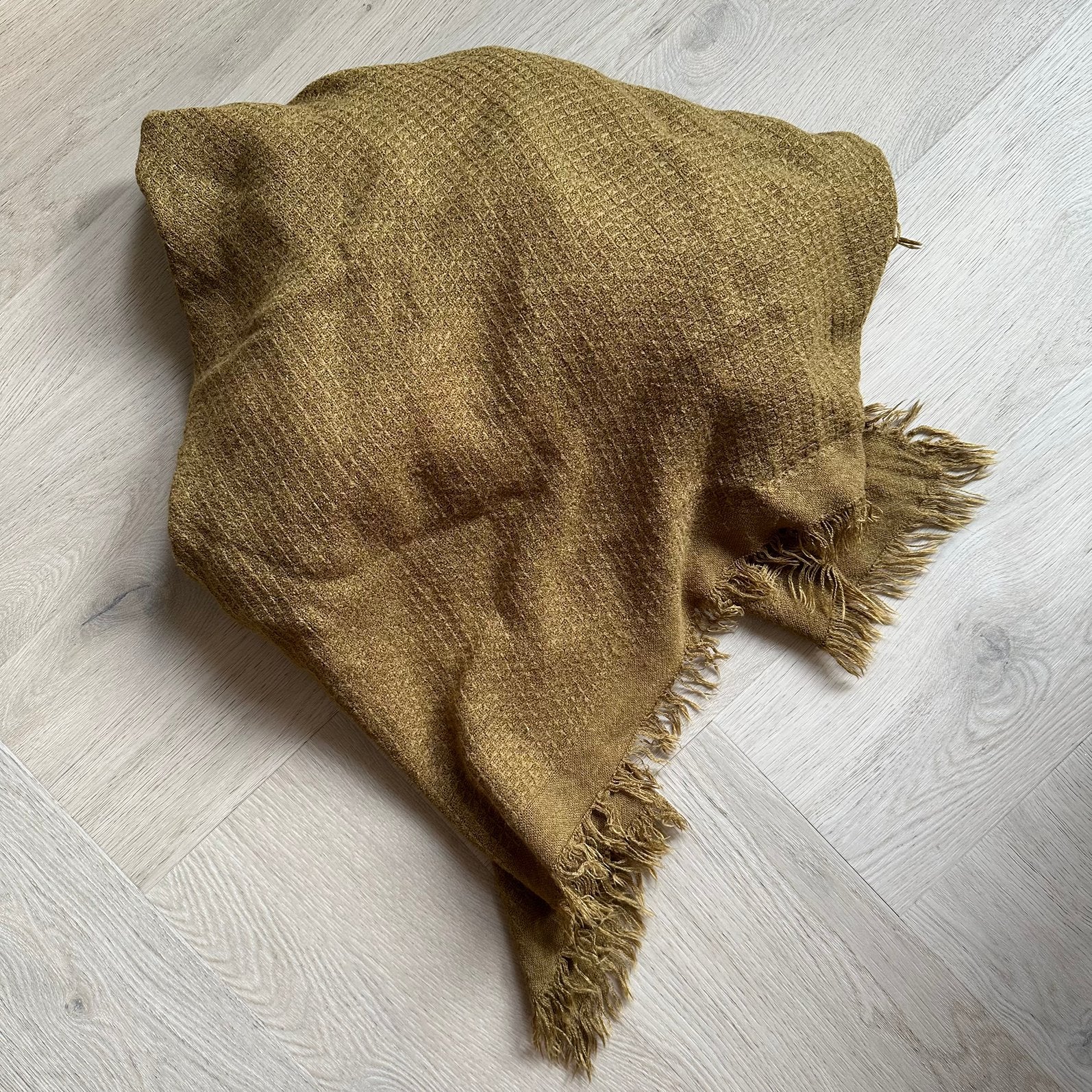 Zusss bruine sjaal, 125x125, bruin, Kleding | Dames, Ophalen of Verzenden, Zo goed als nieuw, Maat 46/48 (XL) of groter, Sjaal
