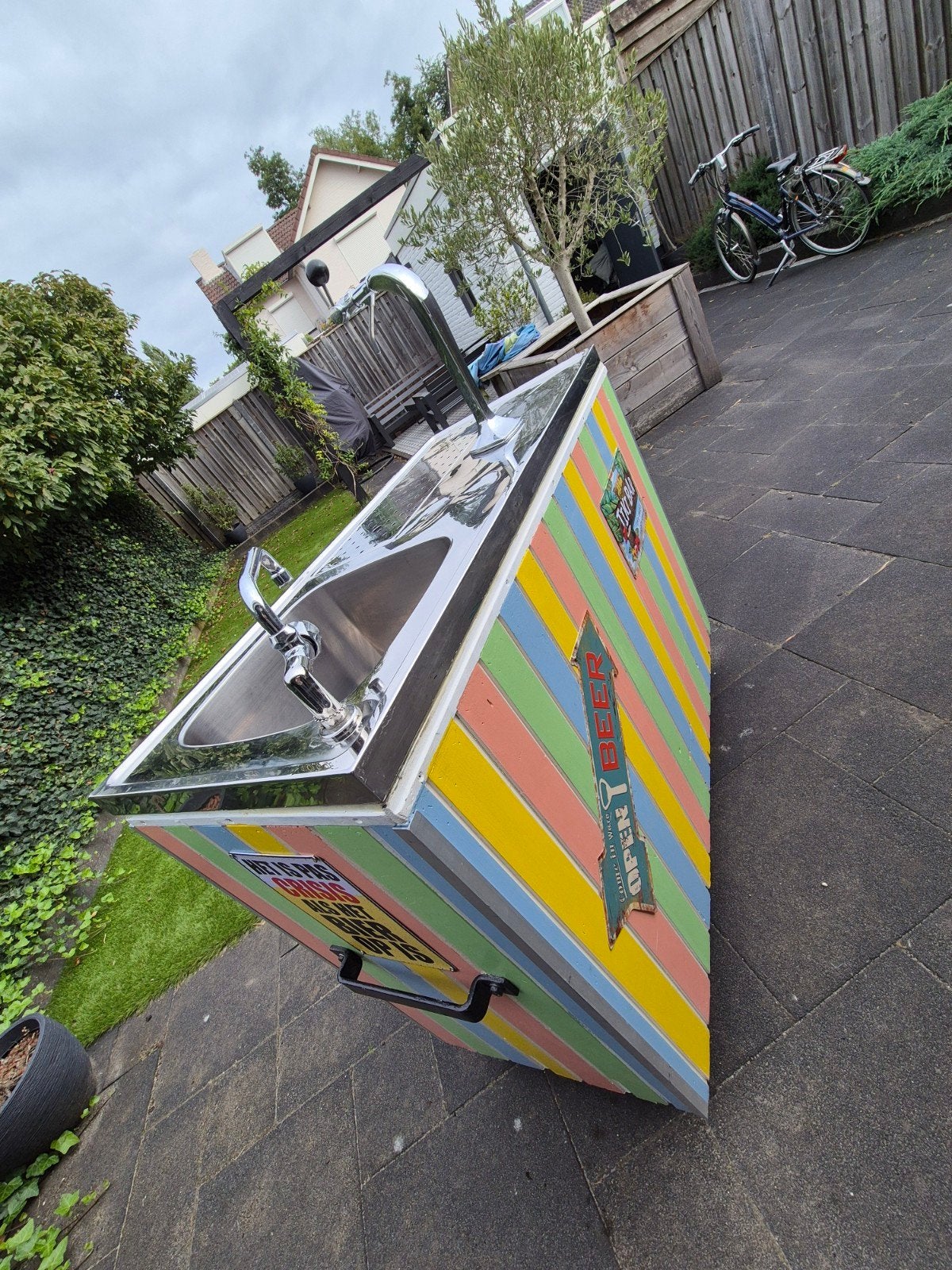 Unieke Mobiele Zomerbar met Spoelbak en Biertap, Ophalen, Houtskool