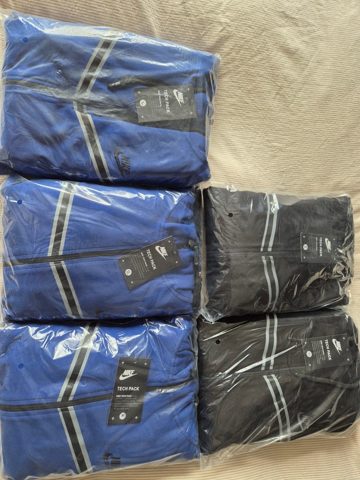 5x Nike tech trainingspakken blauw + zwart, Kleding | Heren, Ophalen of Verzenden, Nieuw, Overige maten