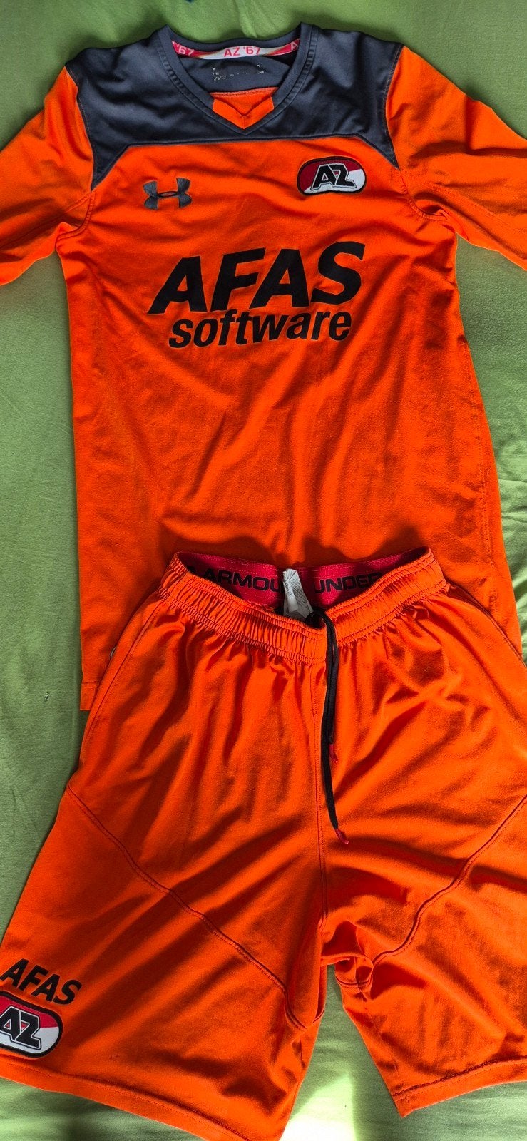 AZ Alkmaar Trainingsset Maat M - Weinig Gedragen, Maat 48/50 (M), Under Armour, Oranje, Ophalen of Verzenden
