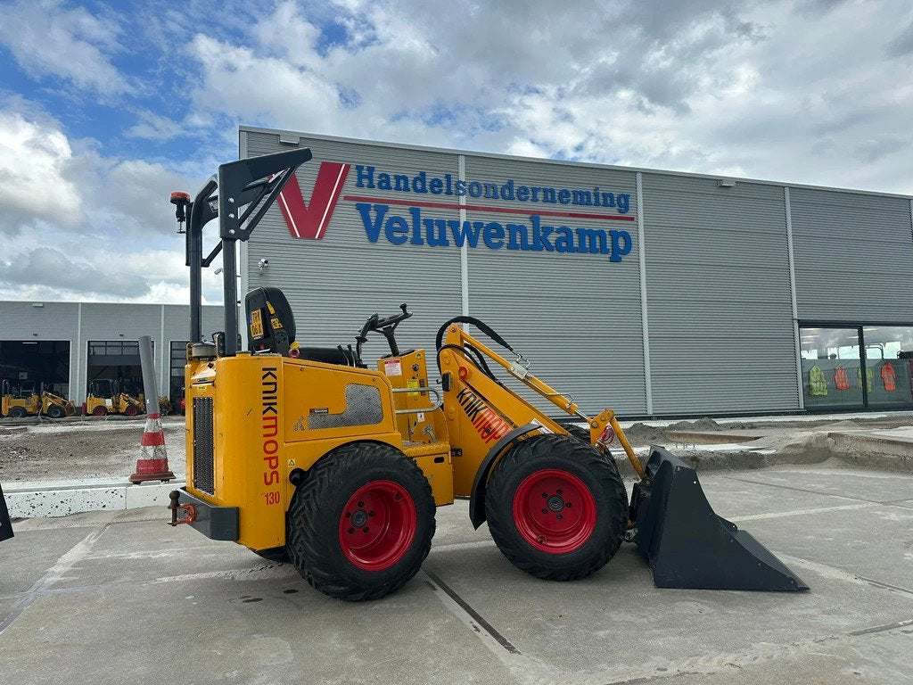 Knikmops 130 | Bouwjaar 2020 | 3290 uur (bj 2019), Célestin Toebast, Celestin@hovbv.nl, Hilsdijk 110
8051KE  Hattem, Wiellader of Shovel