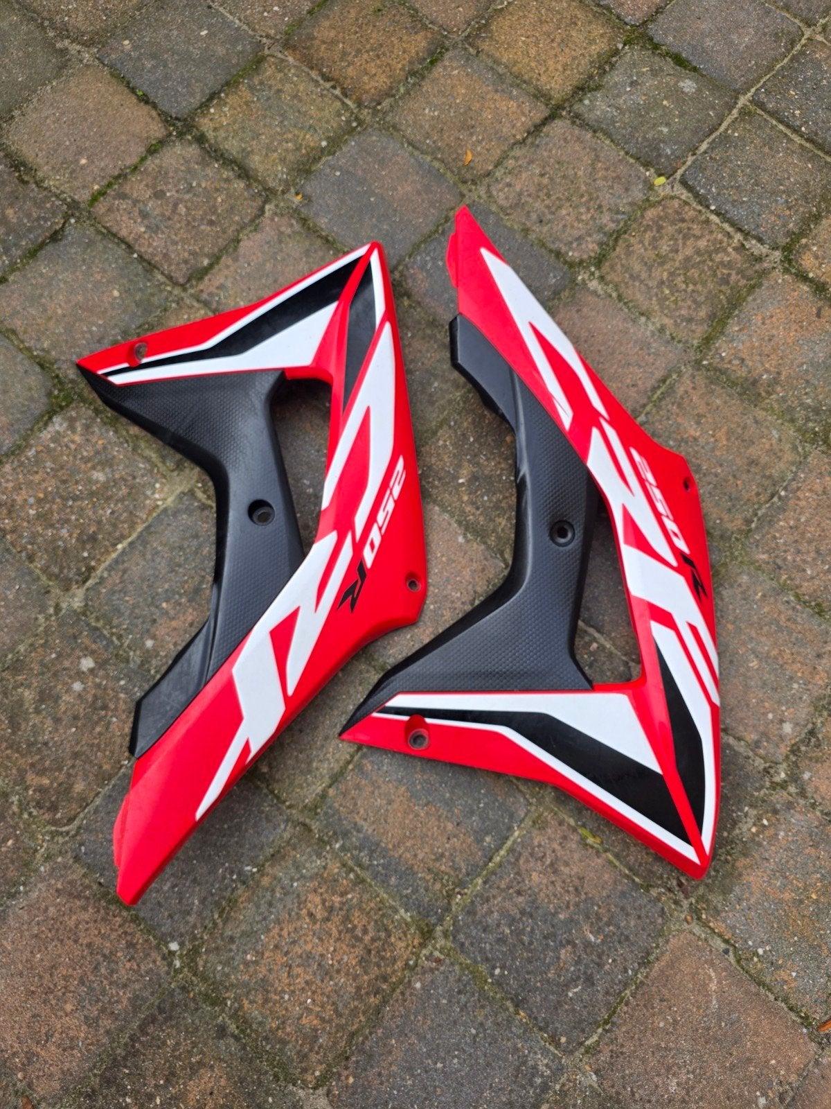 crf 250 19 - 21 originele zij-kappen, Motoren, Ophalen of Verzenden