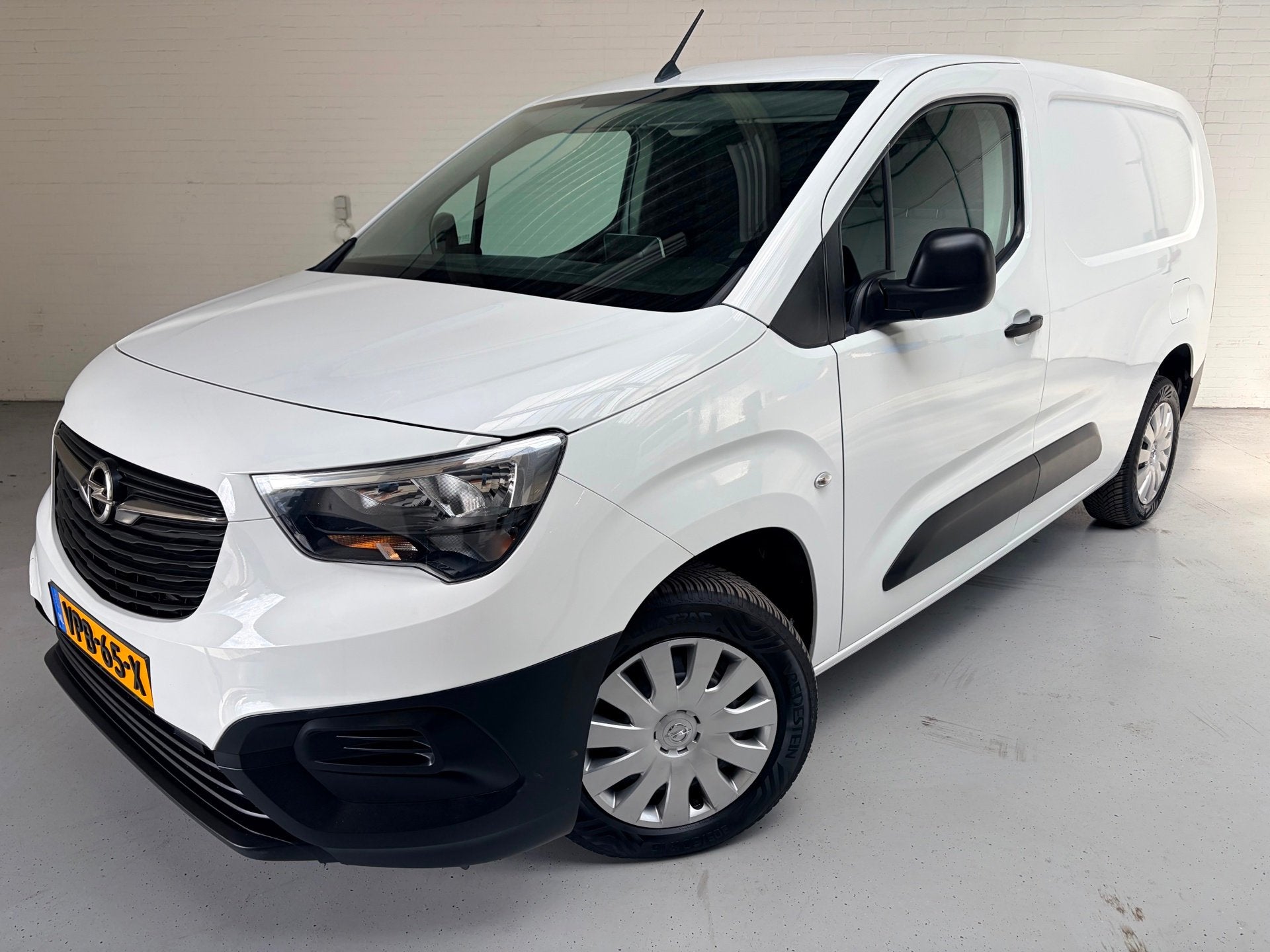Opel Combo 1.5D 100pk euro6 L2H1 Edition, Airco, Groot Navig, Voorwielaandrijving, Dealer onderhouden, Stof, Gebruikt