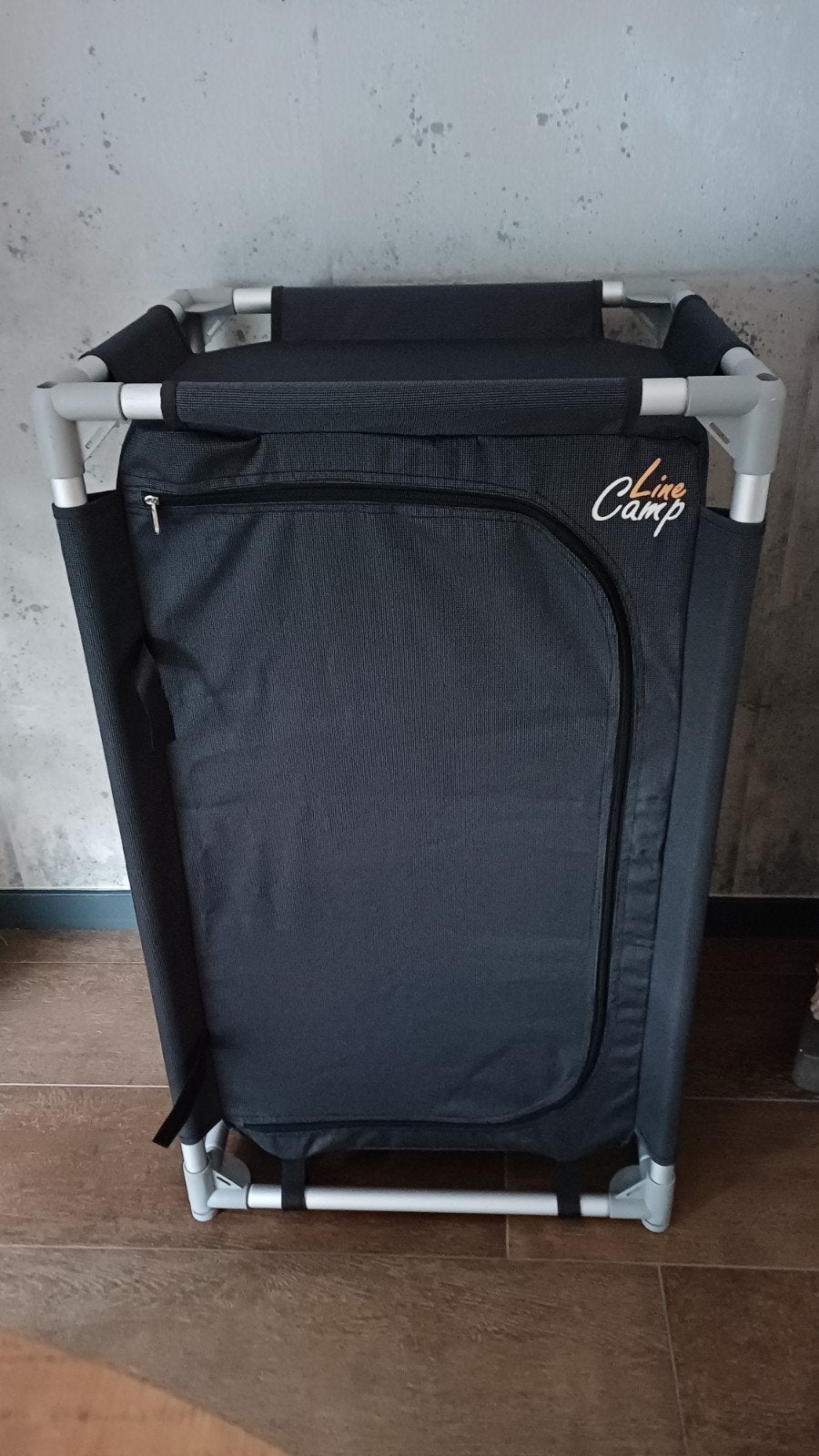 Zo goed als nieuwe mooie Line Camp campingkast te koop!, Ophalen, Zo goed als nieuw, Campingkast