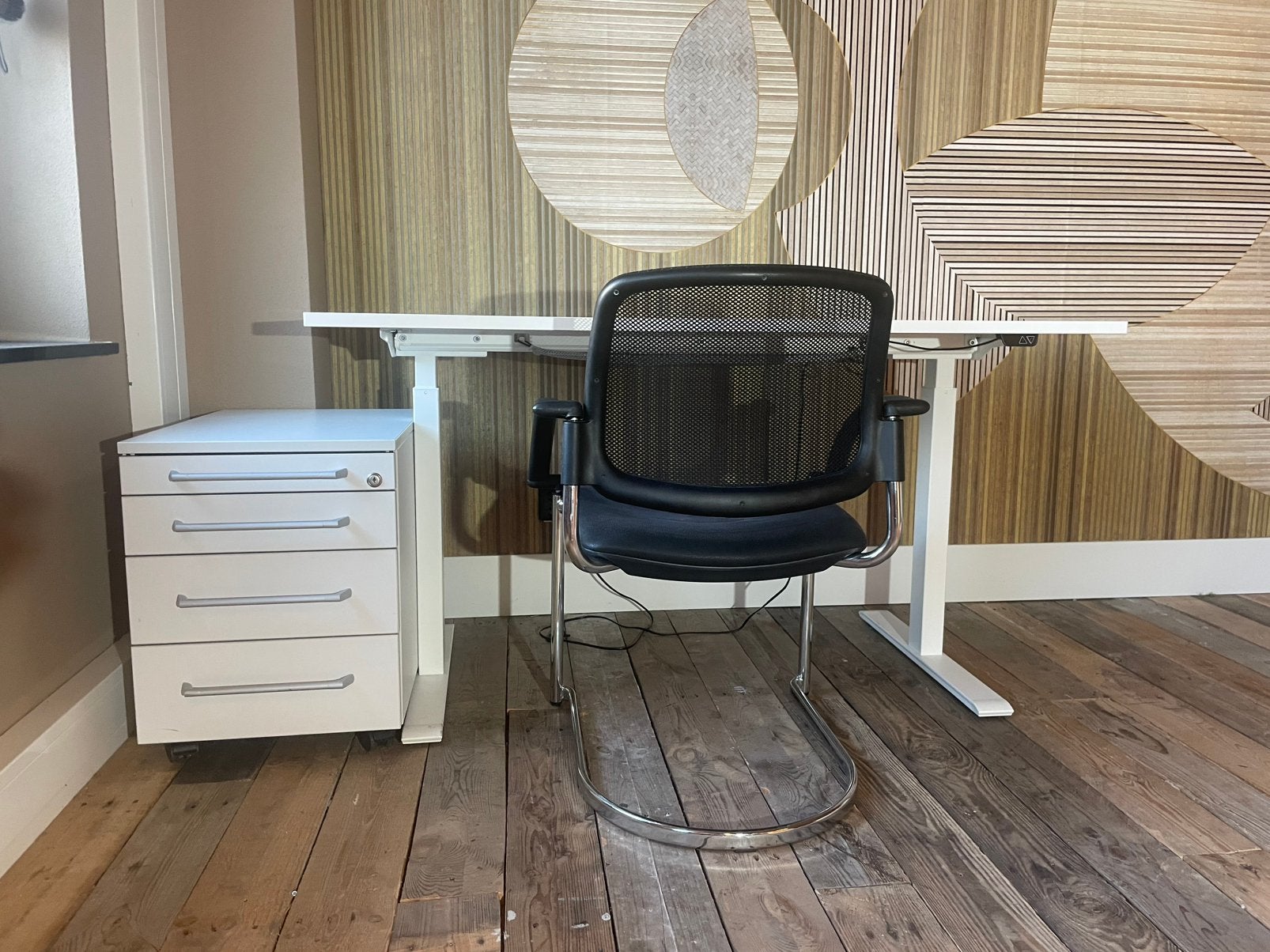IKEA RODULF elektrische zit-sta bureaus – 140 x 80 cm, Huis en Inrichting, Ophalen, Zo goed als nieuw