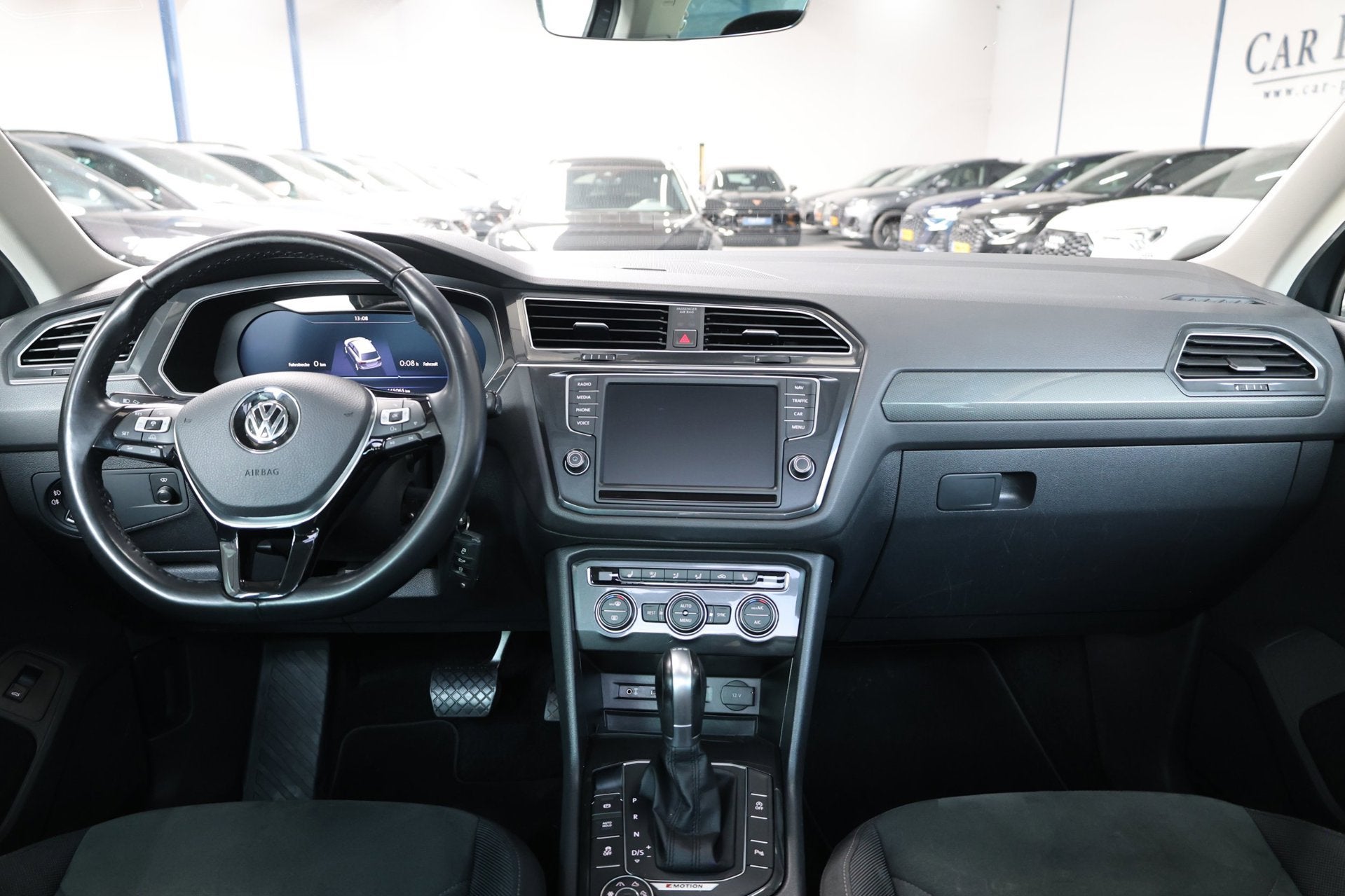 Volkswagen Tiguan 2.0 TSI 4Motion R-line 180+PK LED/VIRTUAL/, Auto's, Automaat, Dealer onderhouden, Gebruikt, Euro 6