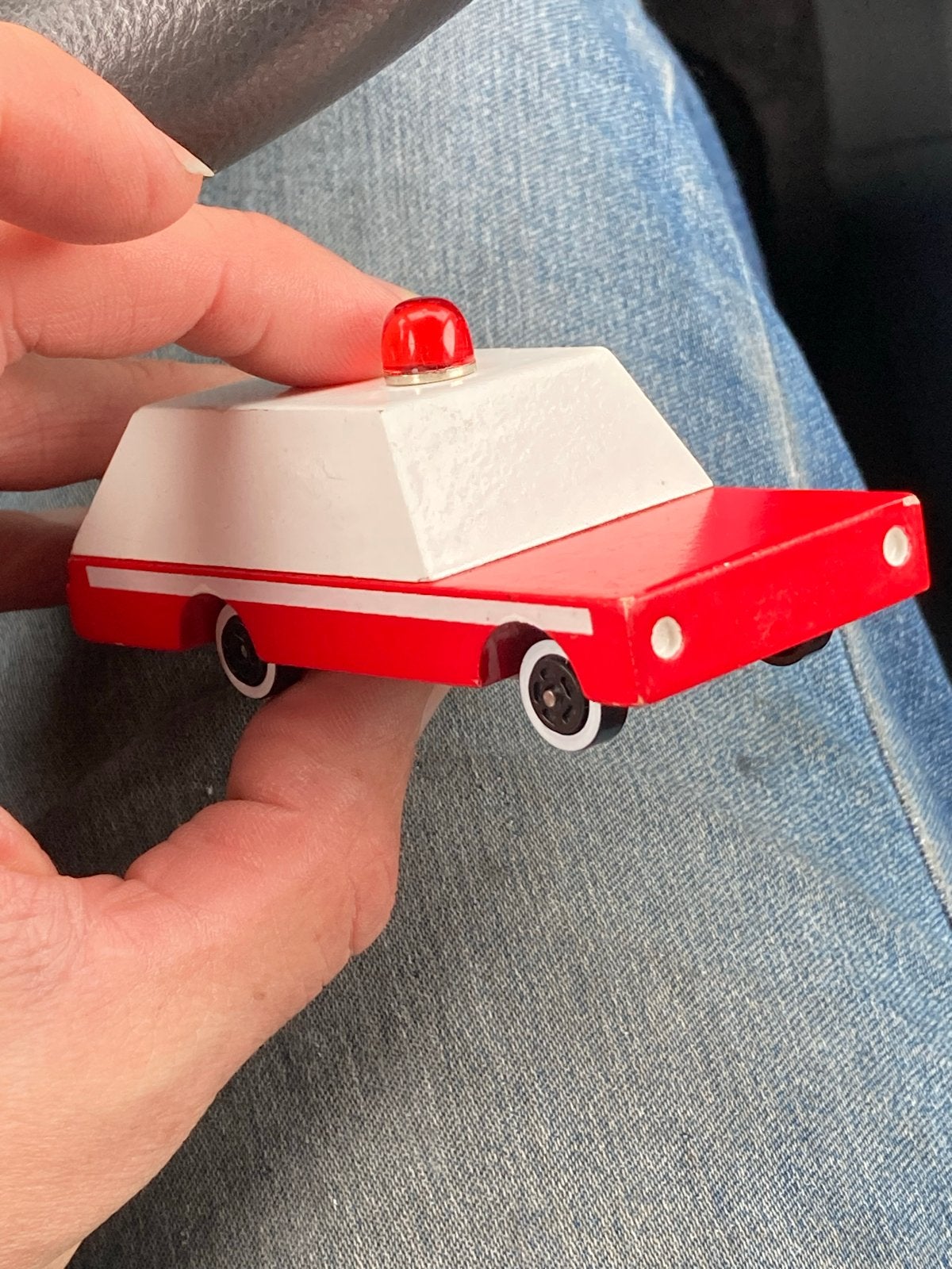Candylab Toys Houten Ambulance Speelgoedauto, Ophalen of Verzenden, Zo goed als nieuw