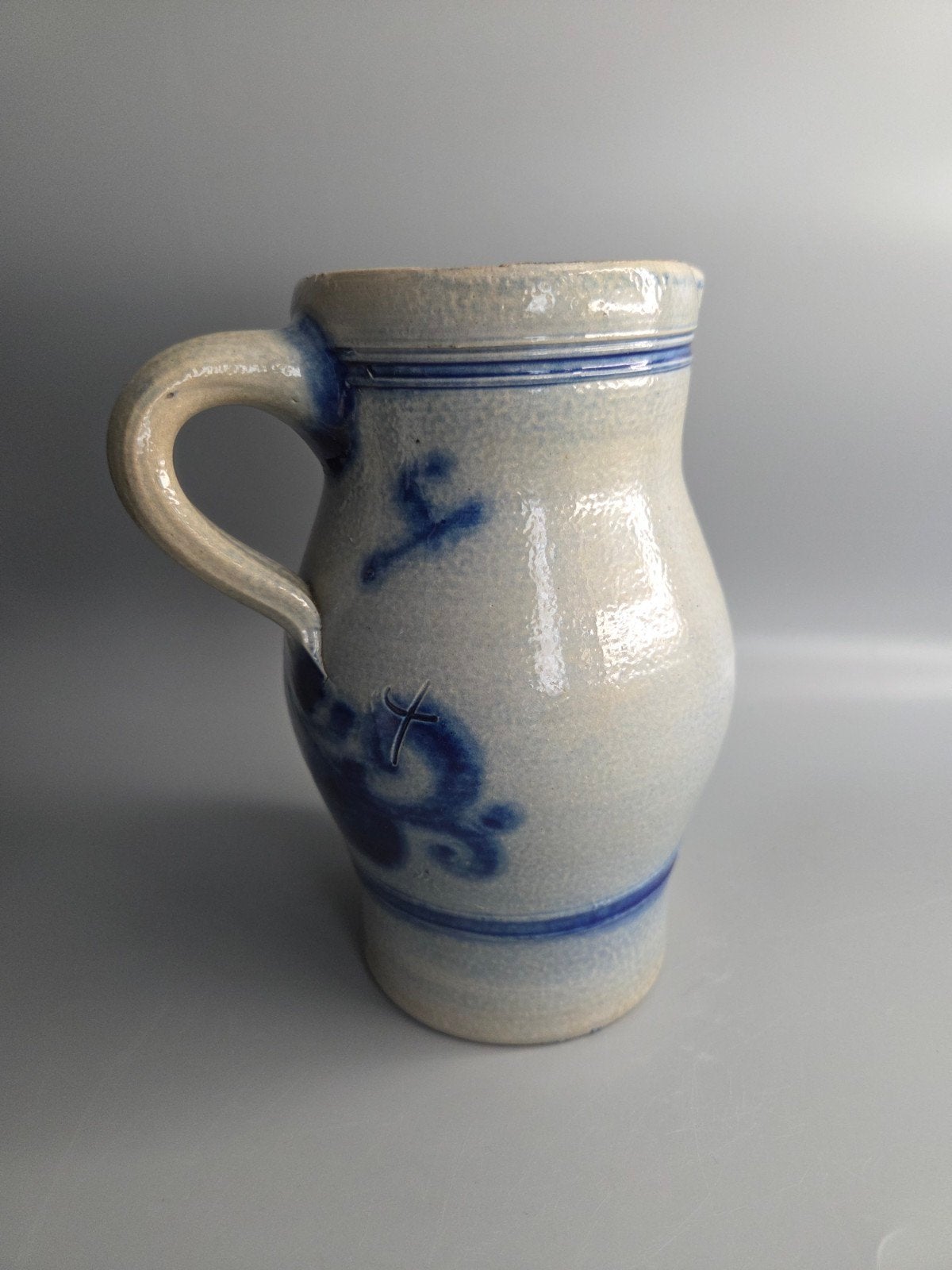 Antieke zoutglazuur kruik met blauw decor, Ophalen of Verzenden