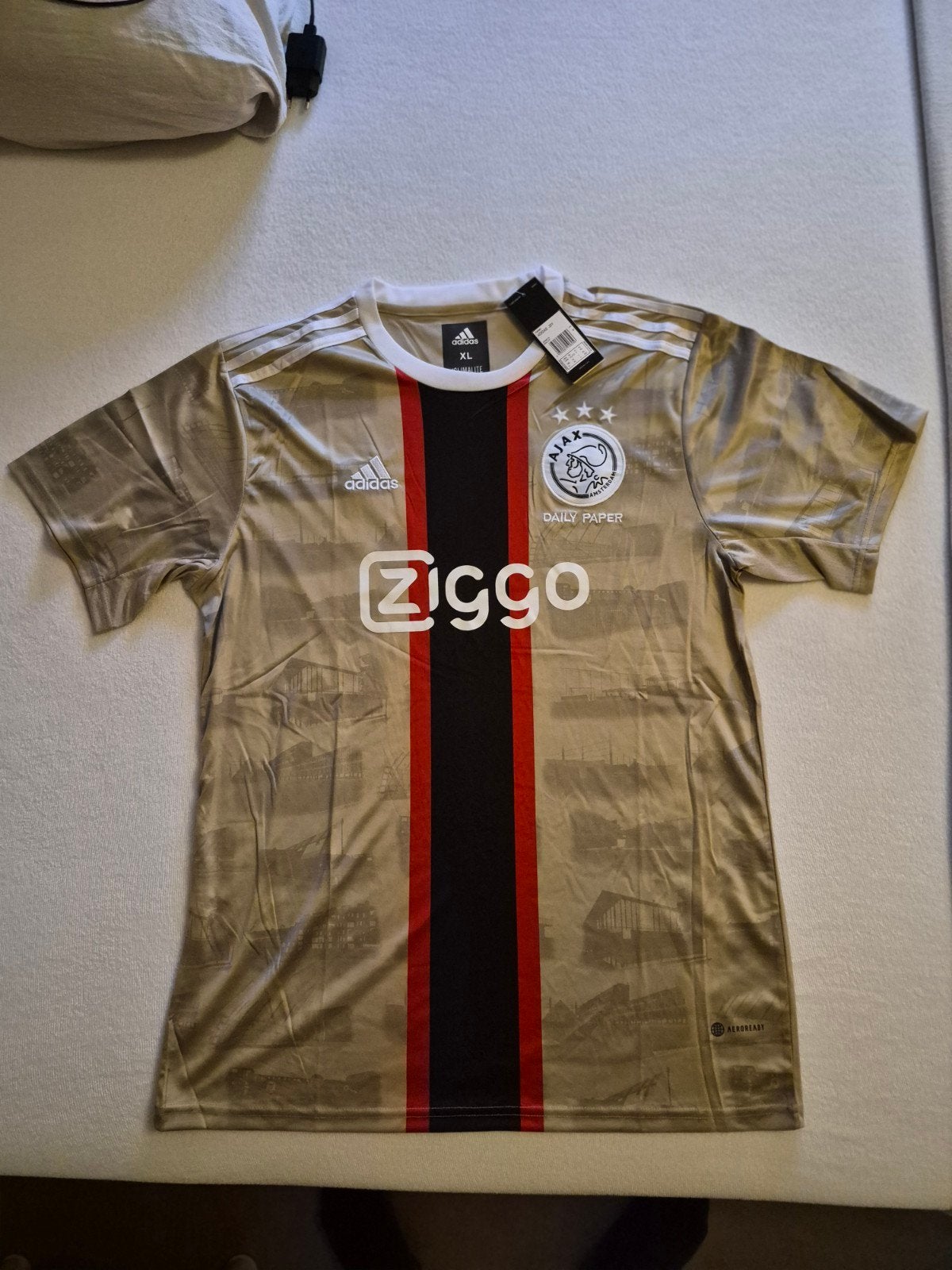 Ajax x Daily Paper 3e shirt 2022/2023 - NIEUW - maat XL, Ophalen of Verzenden, Adidas, Voetbal, Goud