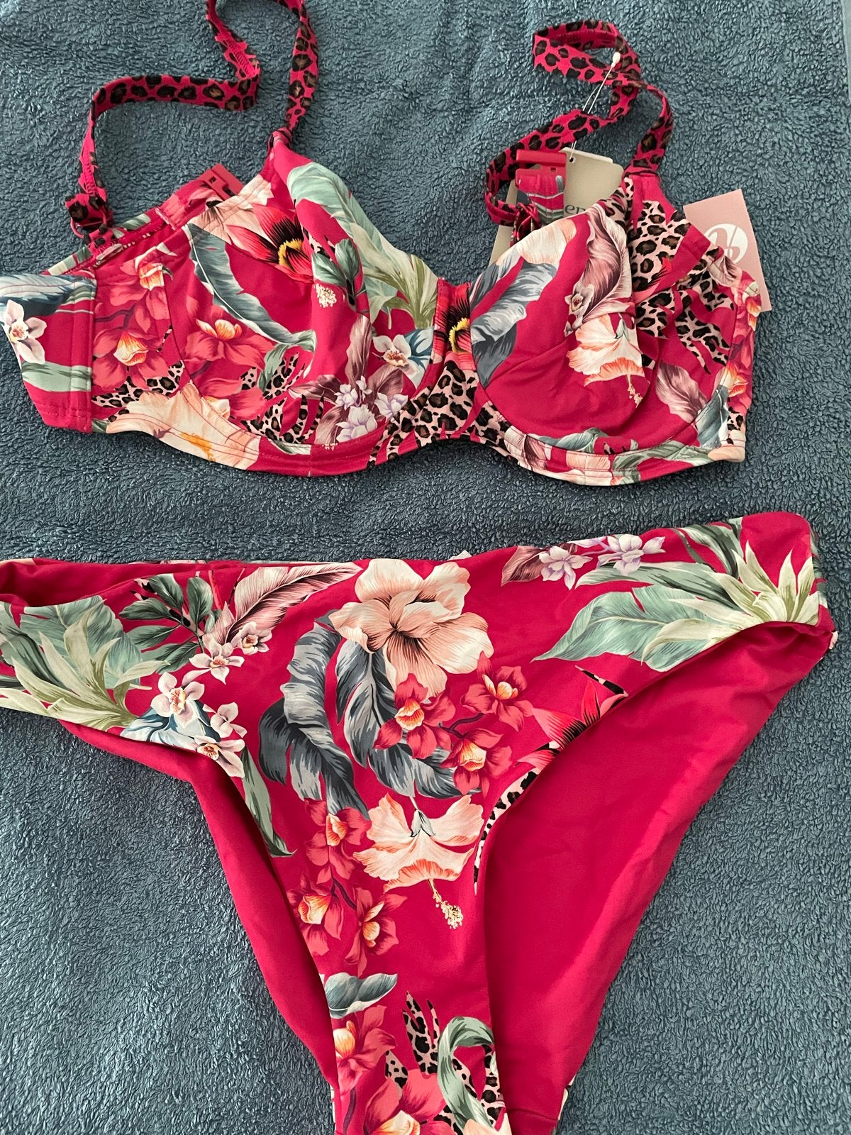 Amoena Prothese Bikini  40B - Nieuw met kaartjes, Ophalen of Verzenden, Nieuw, Meerkleurig, Bikini