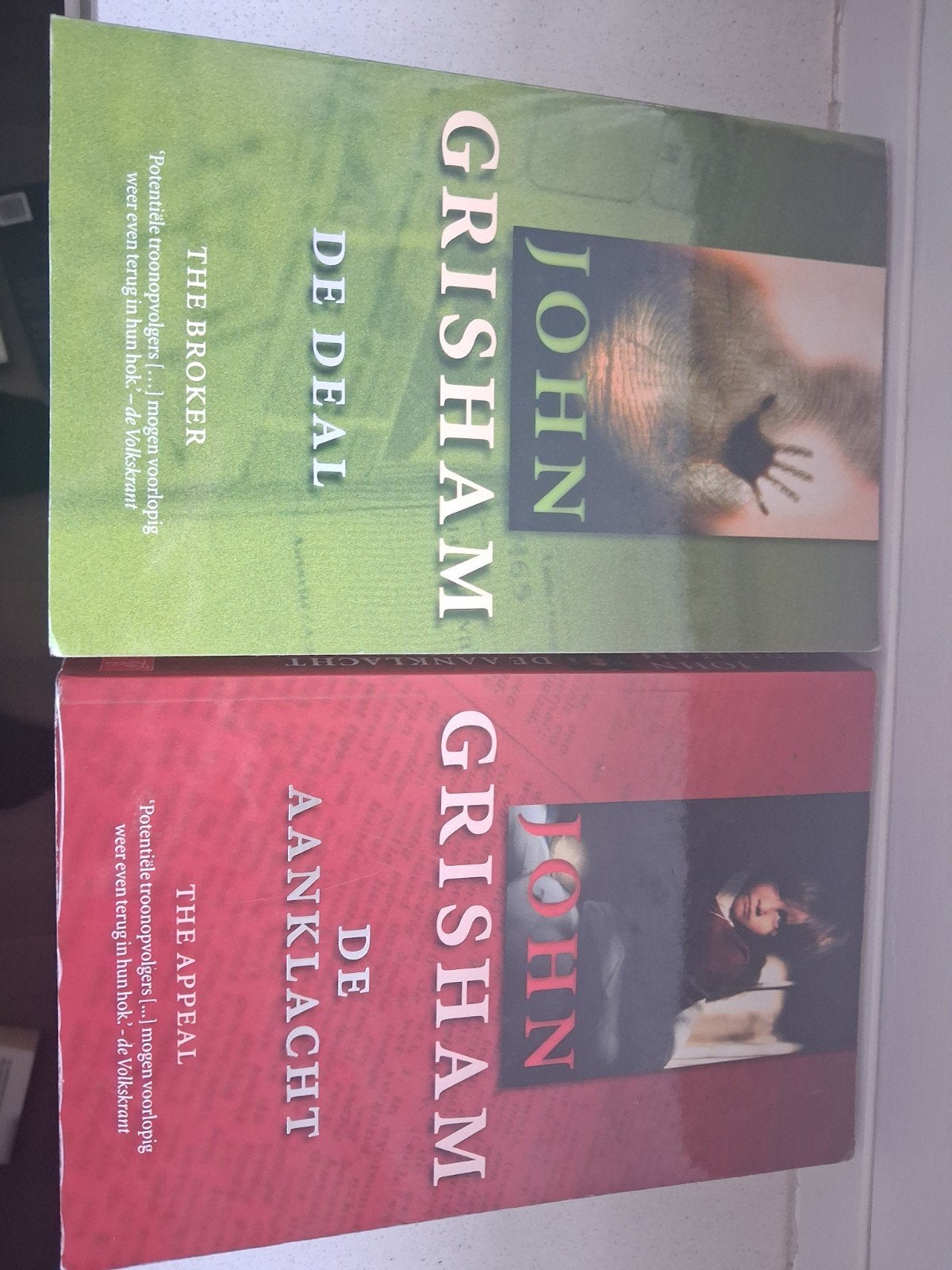 John Grisham - De Aanklacht & De Deal (2 boeken), Ophalen of Verzenden, Gelezen, John Grisham