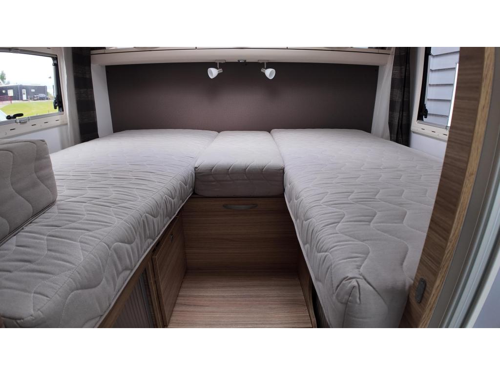 Adria Matrix Plus 670 SL ENKELE BEDDEN + HEFB, Caravans en Kamperen, Chemisch toilet, Standaard zit, Fiat, Bedrijf