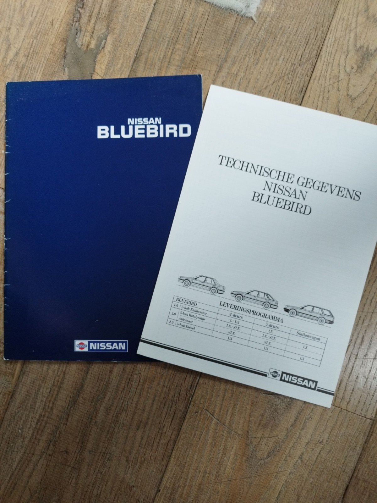 Nissan Bluebird brochure en technische gegevens 1988, Ophalen of Verzenden, Zo goed als nieuw, Nissan, NISSAN