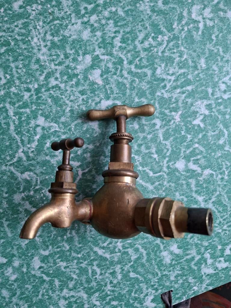 oude bronzen waterkraan stopkraan met aftapkraantje., Antiek en Kunst, Ophalen of Verzenden
