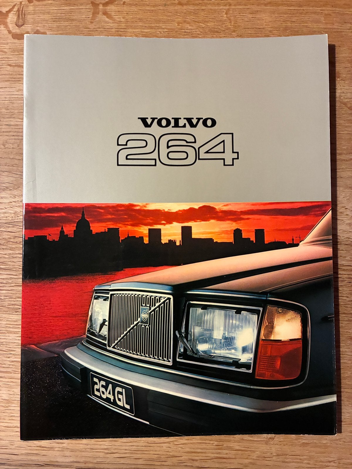 Volvo 264 brochure 1977, Verzenden, Zo goed als nieuw