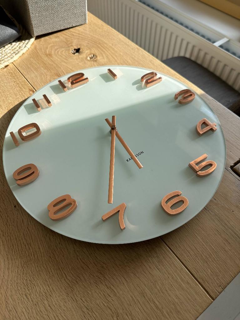 Karlsson wandklok | mintgroen glas en koperkleurige details, Ophalen, Zo goed als nieuw, Analoog, Wandklok