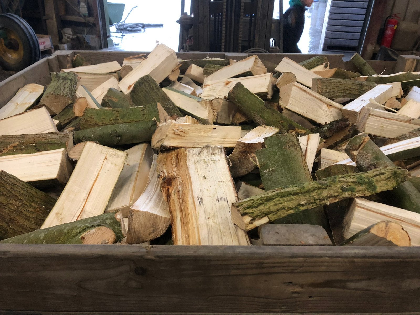 Te koop: haardhout ( wilg ), 3 tot 6 m³, Ophalen, Overige houtsoorten, Blokken