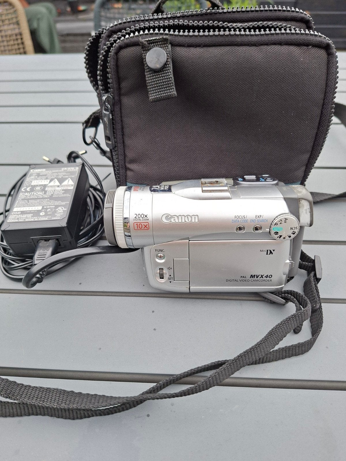 Canon MVX40 Mini DV Camcorder met tas en oplader, Audio, Tv en Foto, Videocamera's Digitaal, Mini dv, Gebruikt, Canon, Ophalen of Verzenden