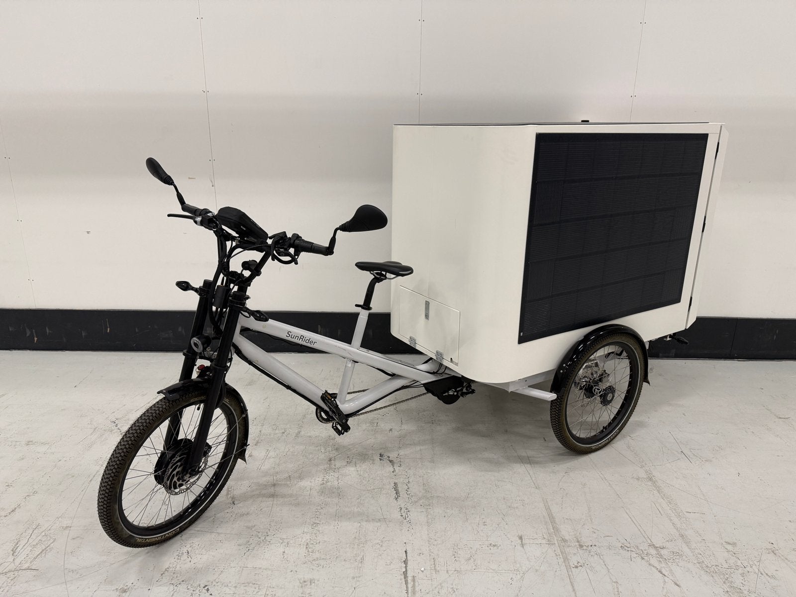 Bakfiets transportfiets met zonnepanelen, Fietsen en Brommers, Fietsen | Bakfietsen, Goederen, Elektrisch, Zo goed als nieuw, Schijfrem