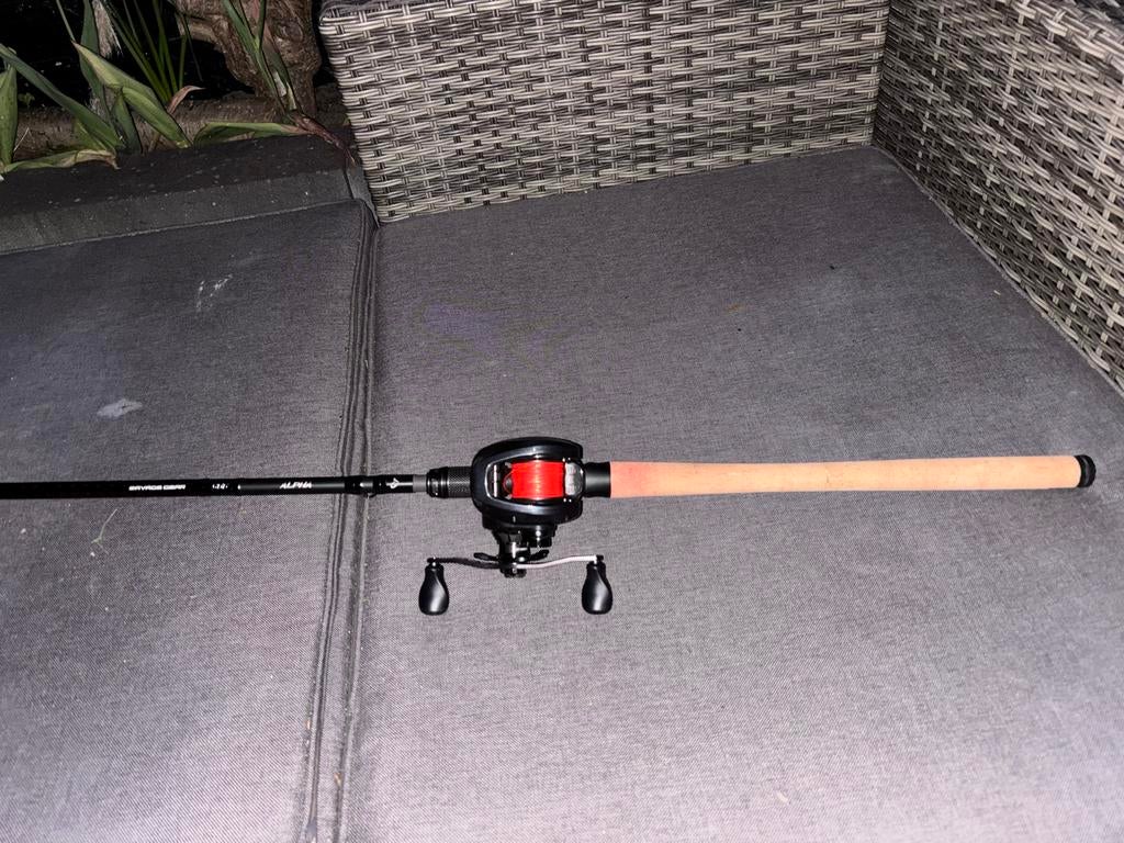 Savage Gear Alpha SG6 Pelagic Baitcaster Set (Z.G.A.N.), Ophalen, Nieuw, Complete hengel