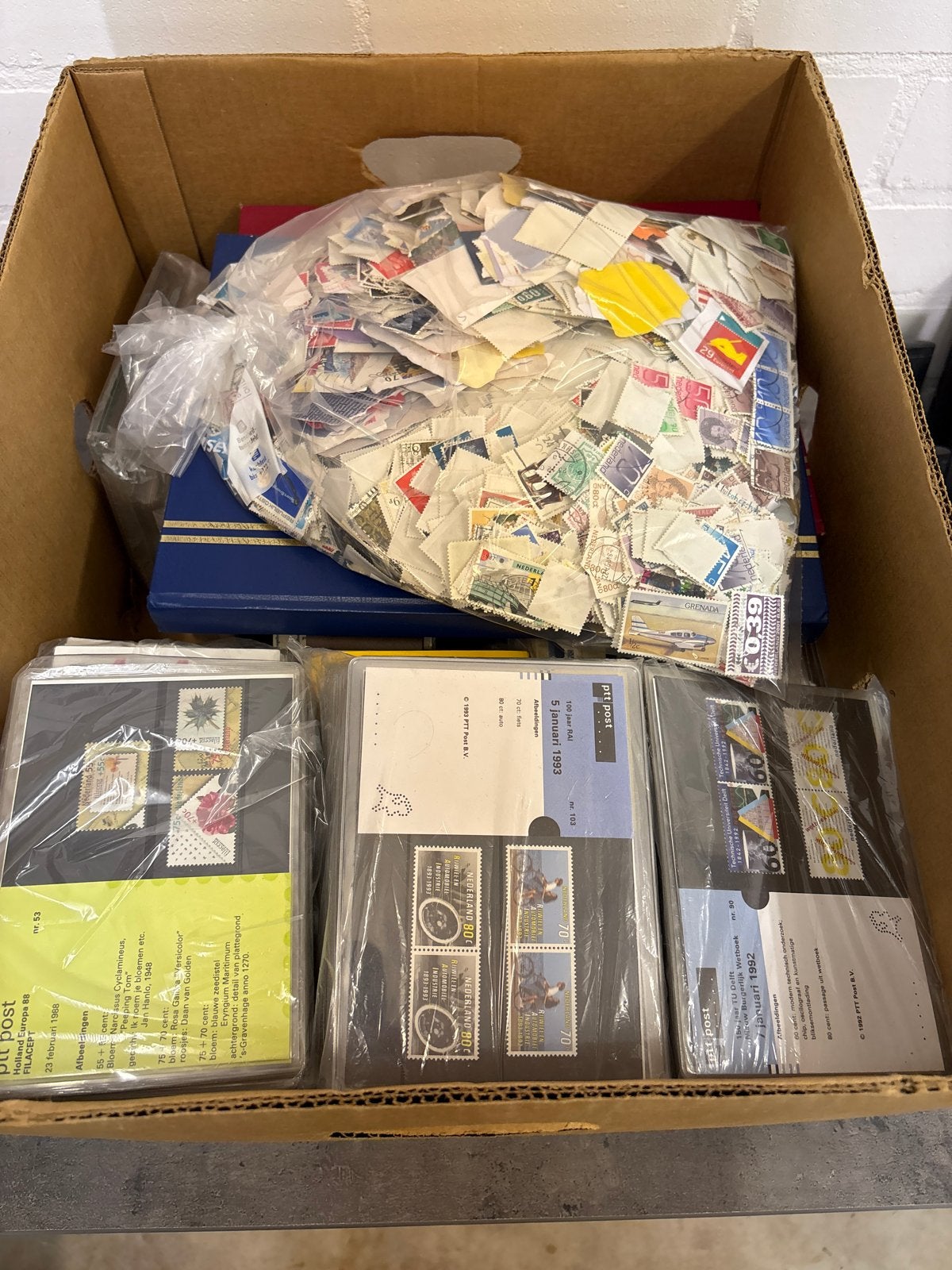 Grote postzegelverzameling met toebehoren, Ophalen of Verzenden, Nederland en Buitenland