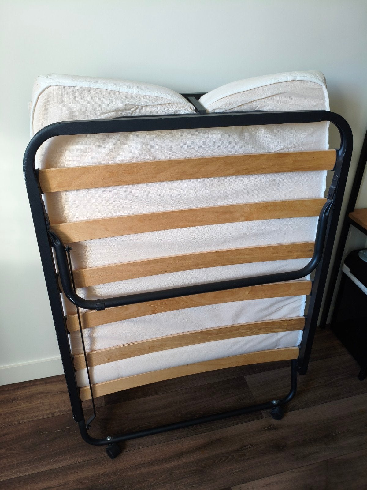 Opvouwbaar logeerbed met matras - Zo goed als nieuw, Ophalen, Verstelbaar, Eenpersoons, Zwart