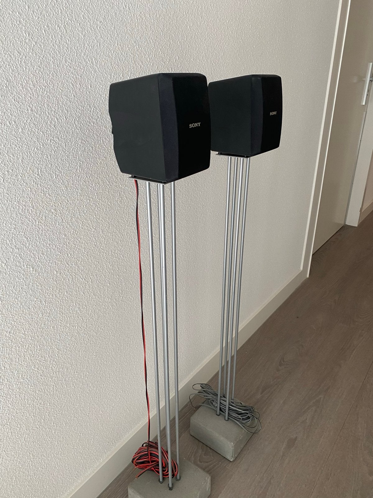 2 Sony Dolby Surround Speakers Zwart/Zilver, Audio, Tv en Foto, Luidsprekers, Ophalen, Gebruikt, Front, Rear of Stereo speakers