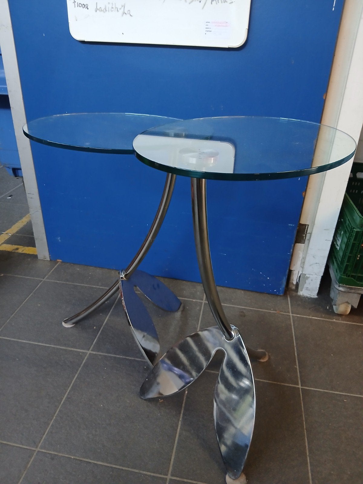 Set van 2 glazen bijzettafels met metalen onderstel, Ophalen, Minder dan 55 cm, Gebruikt, Rond