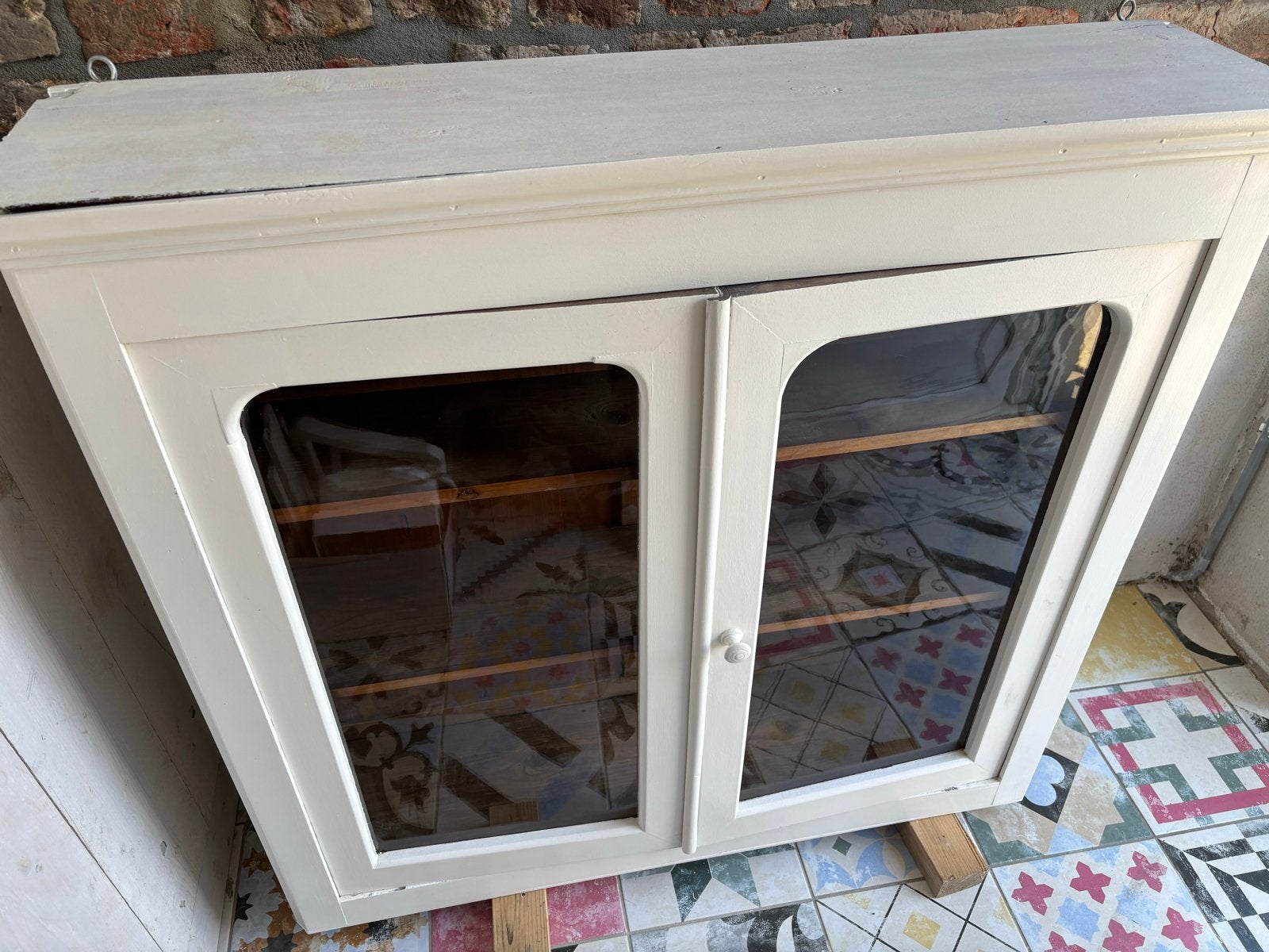 Brocante hangkast met glazen deuren, Ophalen