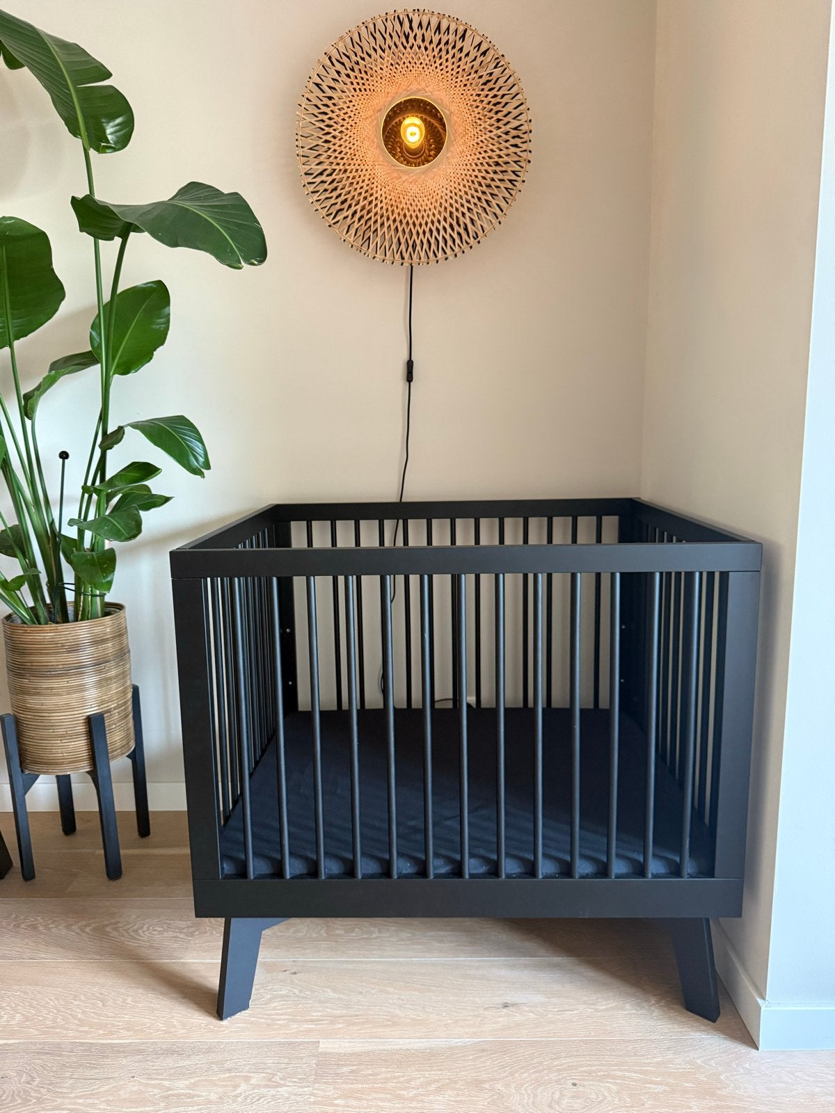 Kidsmill Sixties Box Mat Zwart + Matras, Kinderen en Baby's, Boxen, Ophalen, Zo goed als nieuw, Rechthoekig, In hoogte verstelbaar