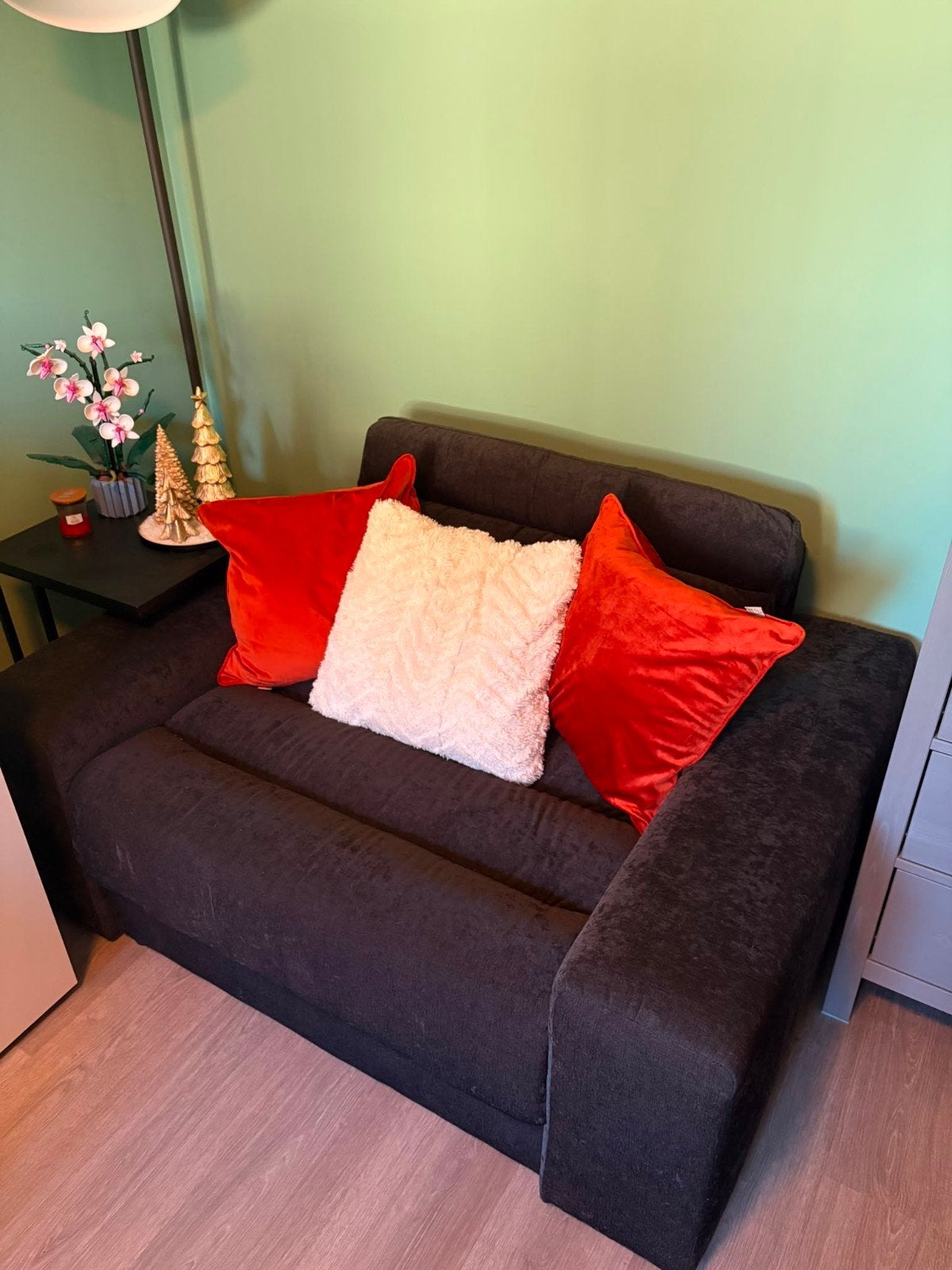 Comfortabele loveseat / 2-zitsbank – 135 x 100 x 70 cm, Huis en Inrichting, Ophalen, Zwart, Tweepersoons, Zo goed als nieuw