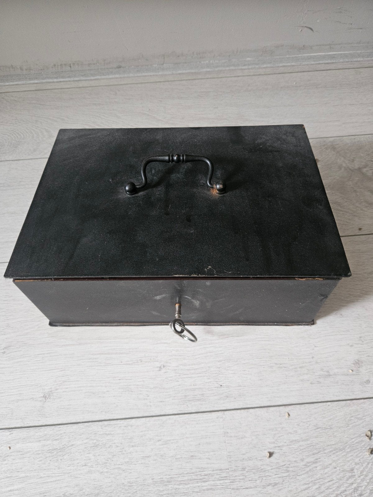 Vintage Geldkistje met Sleutel - Zwart/Rood, Ophalen